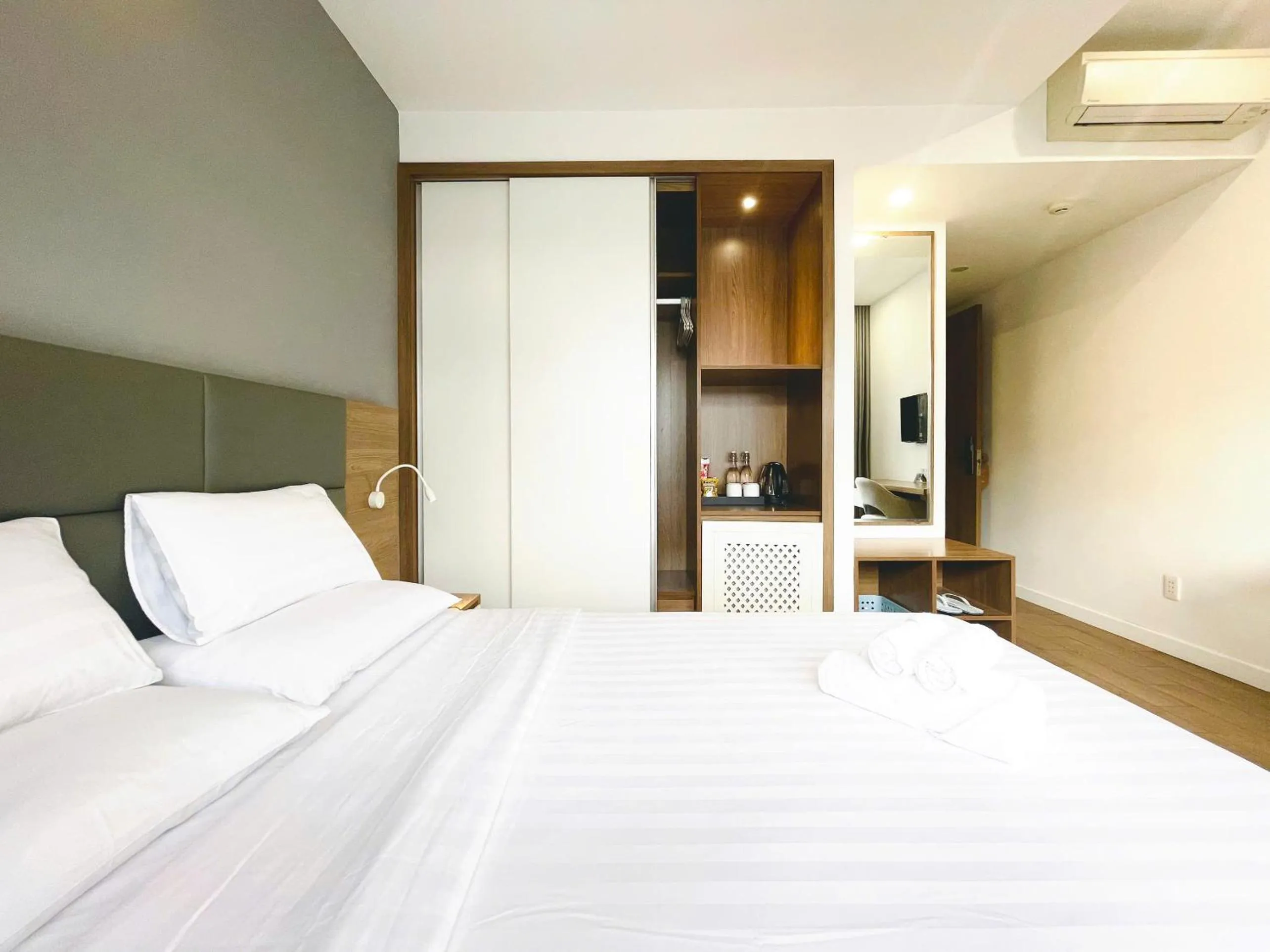 Grand Double Room with City View in Royal Dragon Boutique Hotel Tan Binh