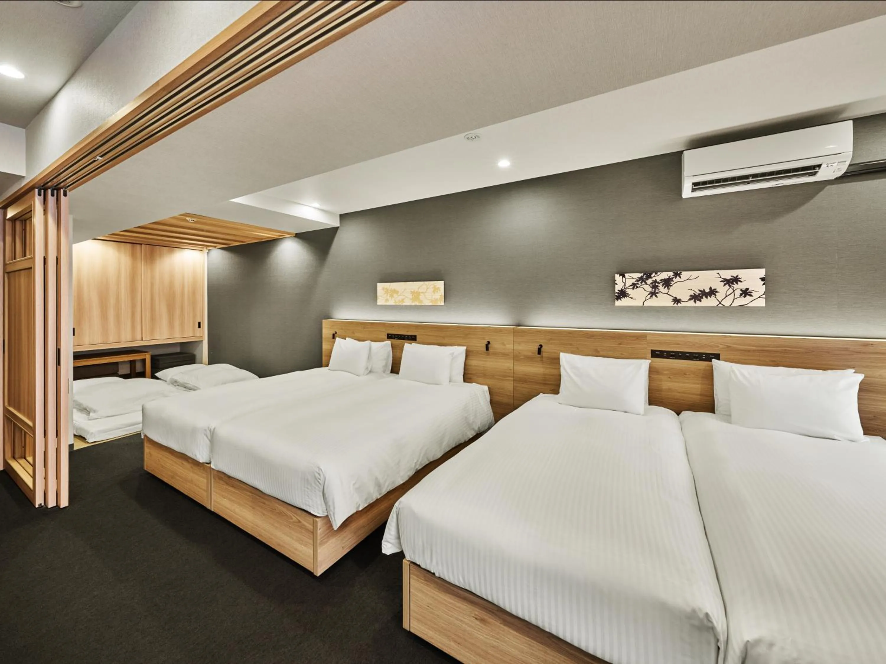 Deluxe One-Bedroom Japanese Apartment in MIMARU Kyoto Shinmachi Sanjo