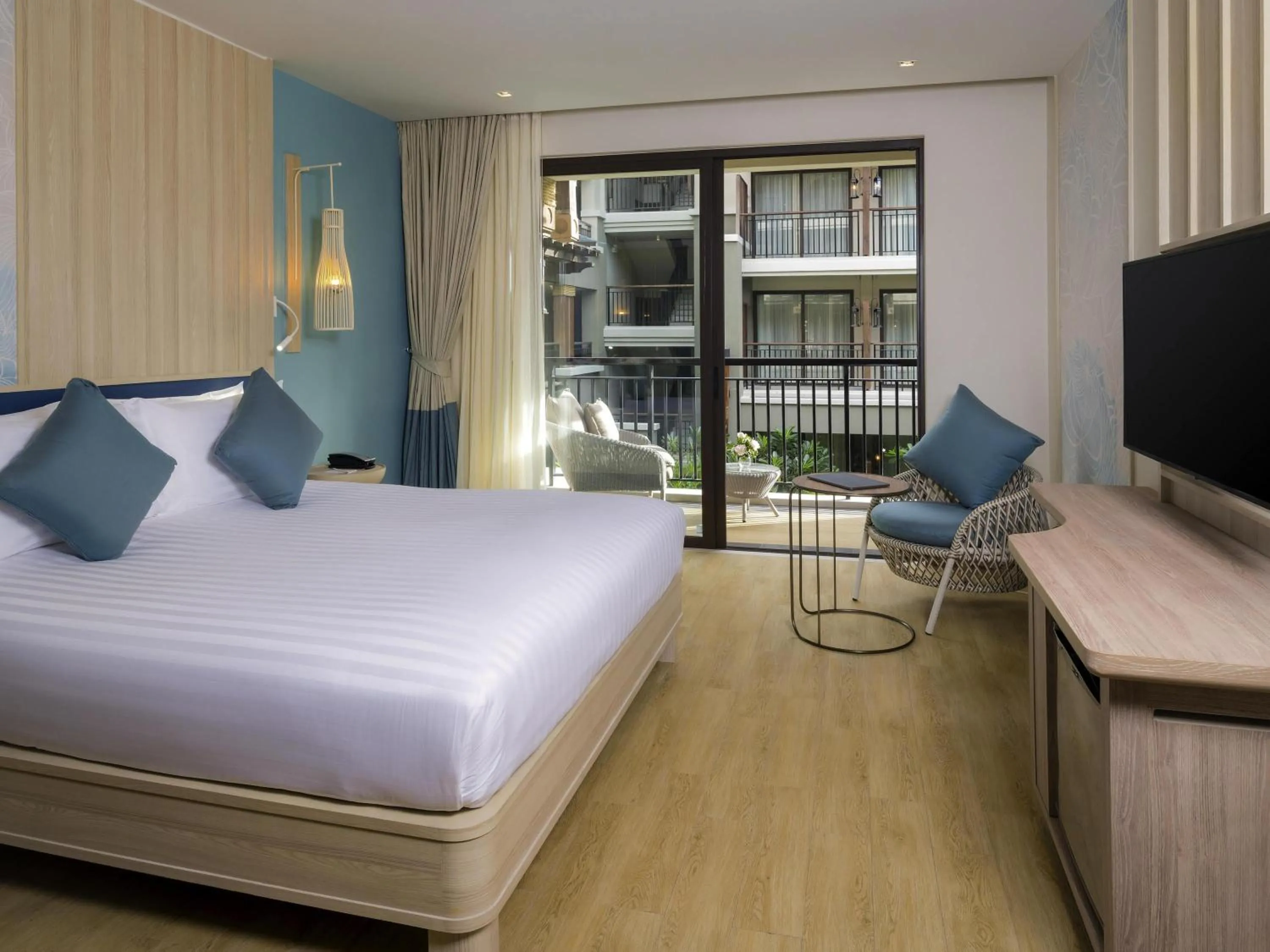 Deluxe Double Room with Pool View - Beach Side in Mercure Samui Chaweng Tana