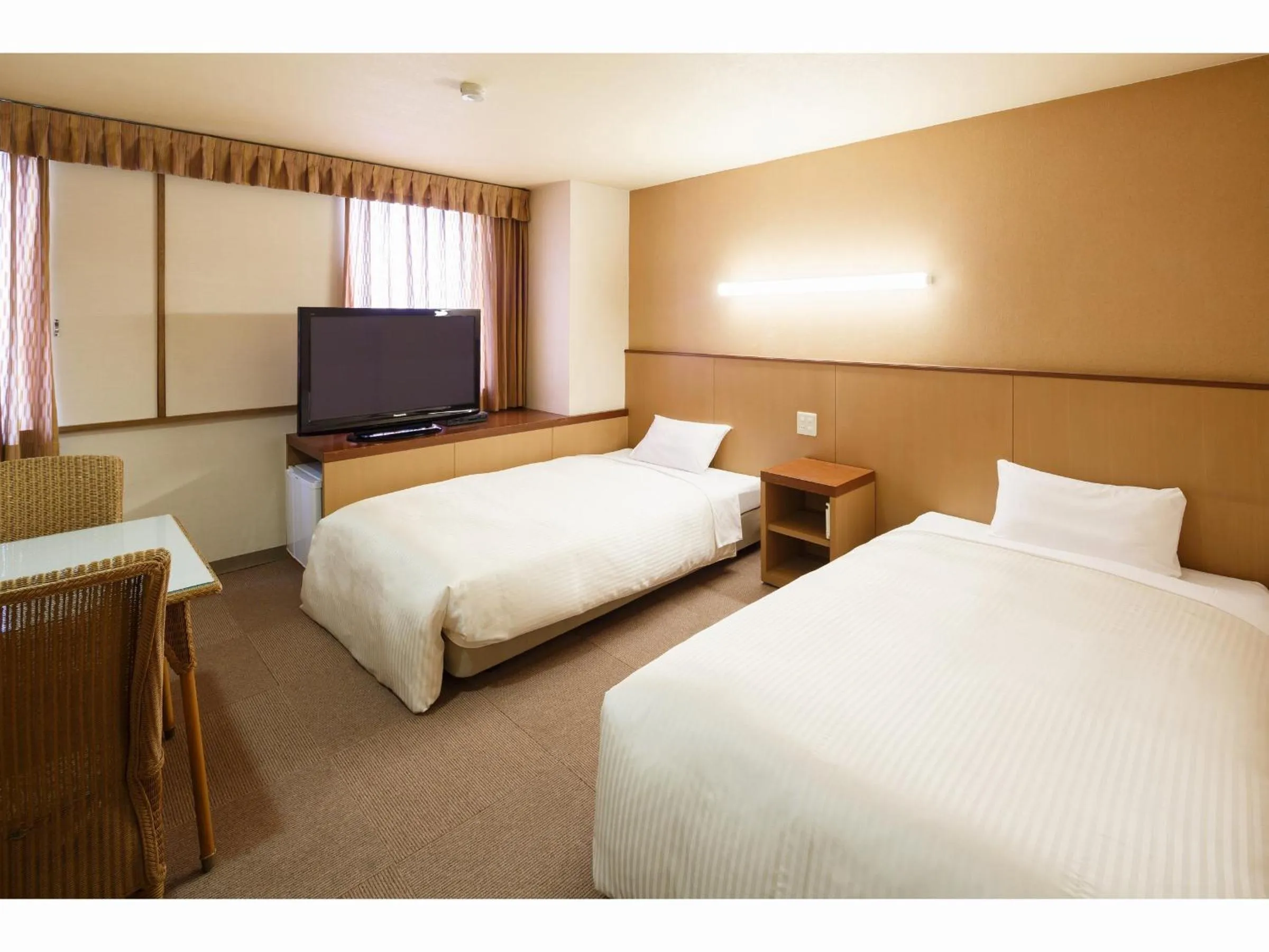 Twin Room - Non-Smoking in Sunsky Hotel