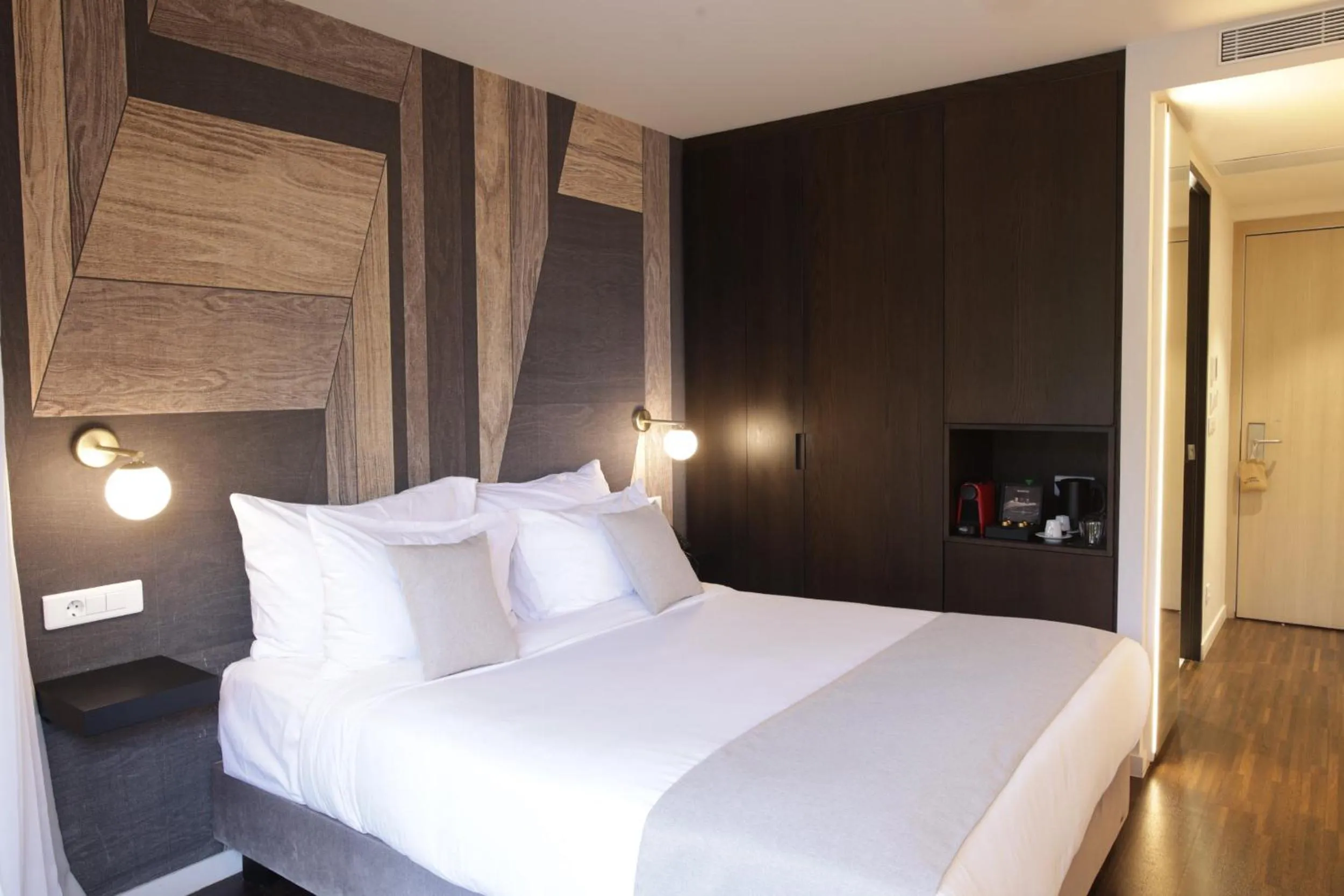 Cozy Double Room in Azur Hotel