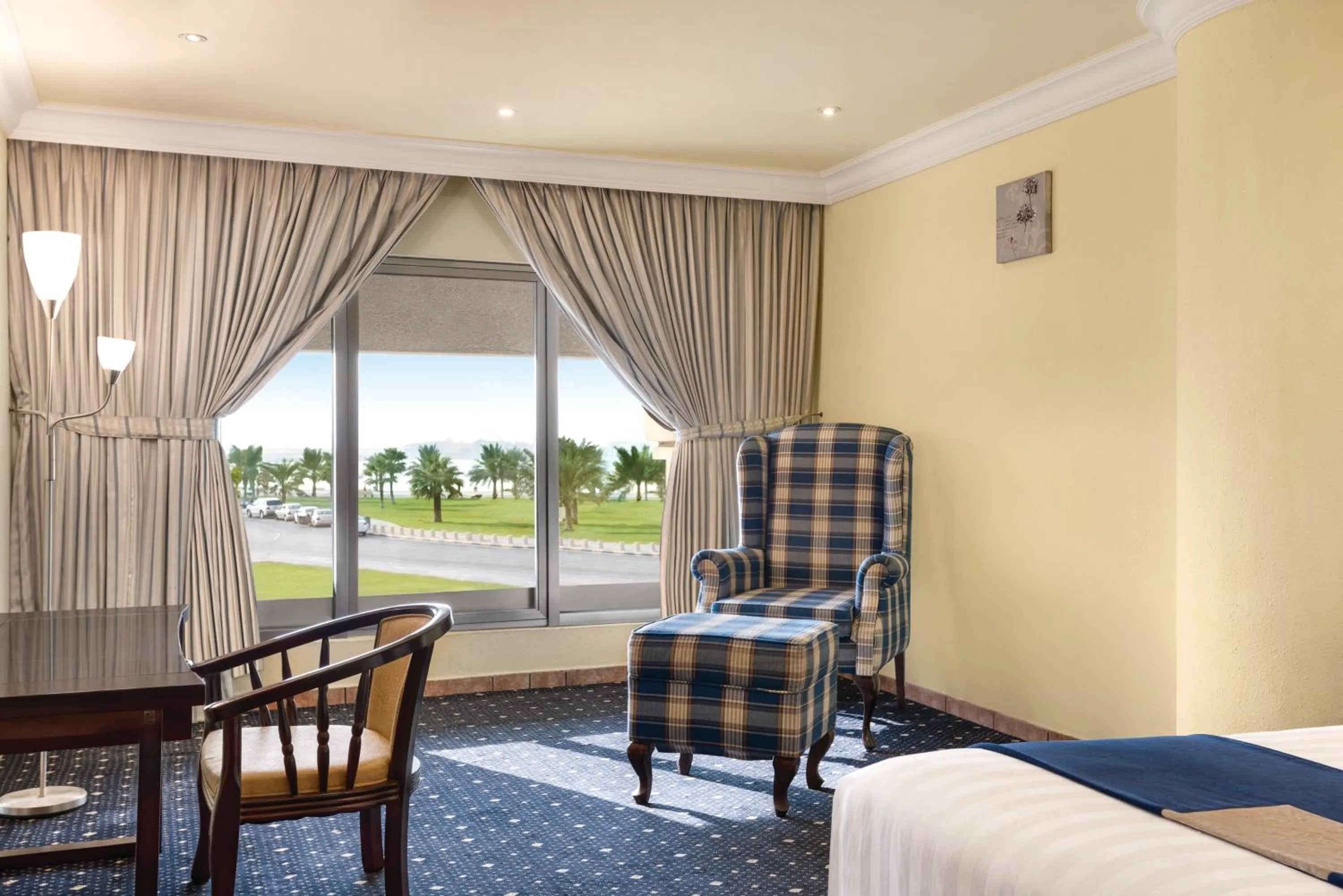 King Room with Sea View - Non-Smoking in Howard Johnson Dammam Hotel