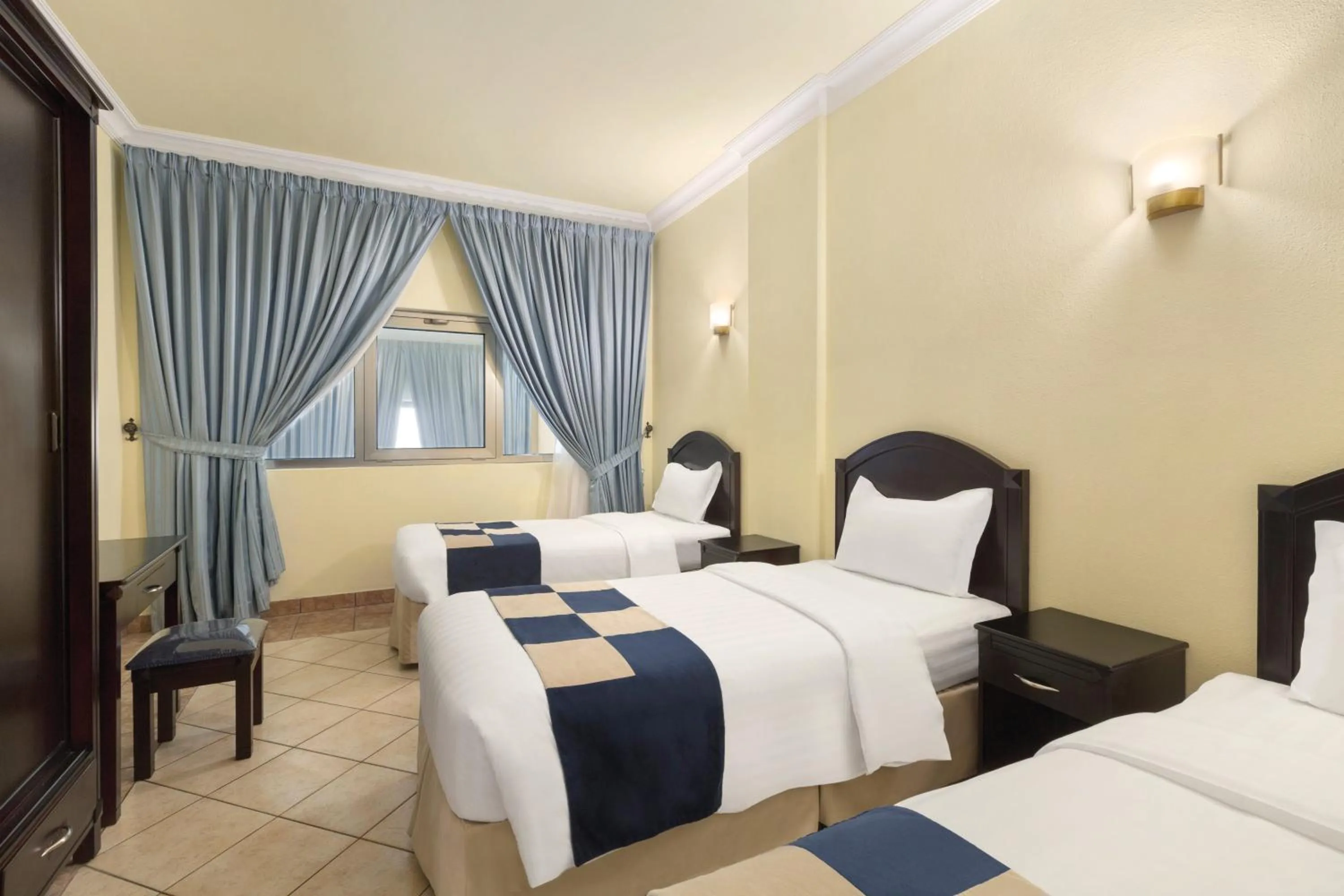 Duplex Room with One King and Two Twin Beds - Sea View/Non-Smoking in Howard Johnson Dammam Hotel