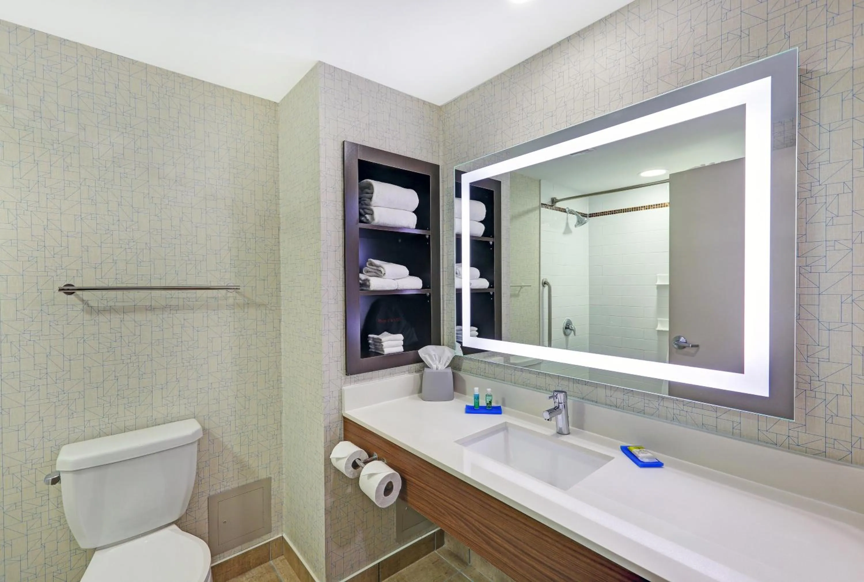 King Suite with Spa Bath in Holiday Inn Express & Suites - Woodstock, ON CANADA