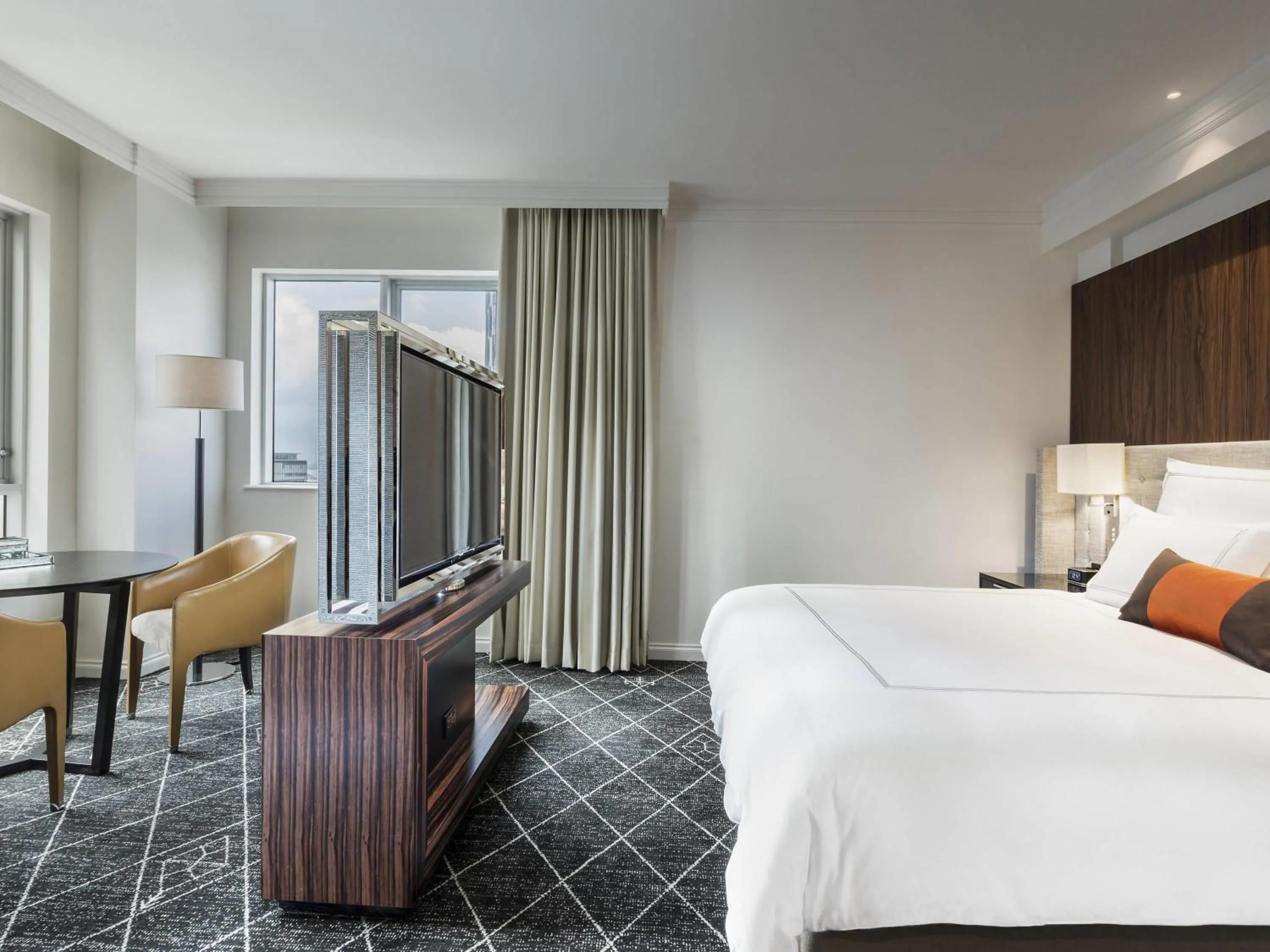 Suite with Club Floor Access - High Floor in Swissotel Sydney