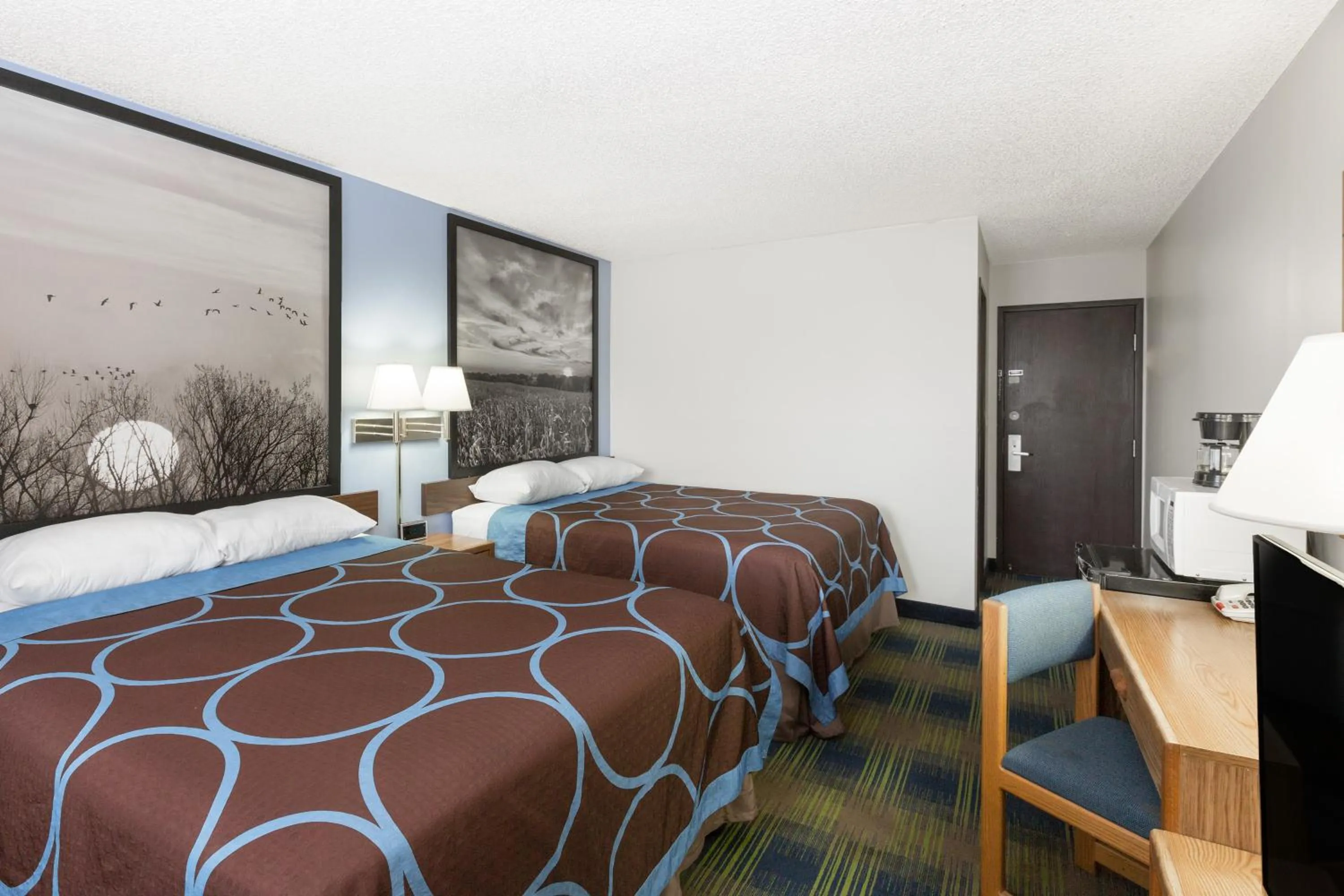 Queen Room with Two Queen Beds - Non-Smoking in Super 8 by Wyndham Columbus