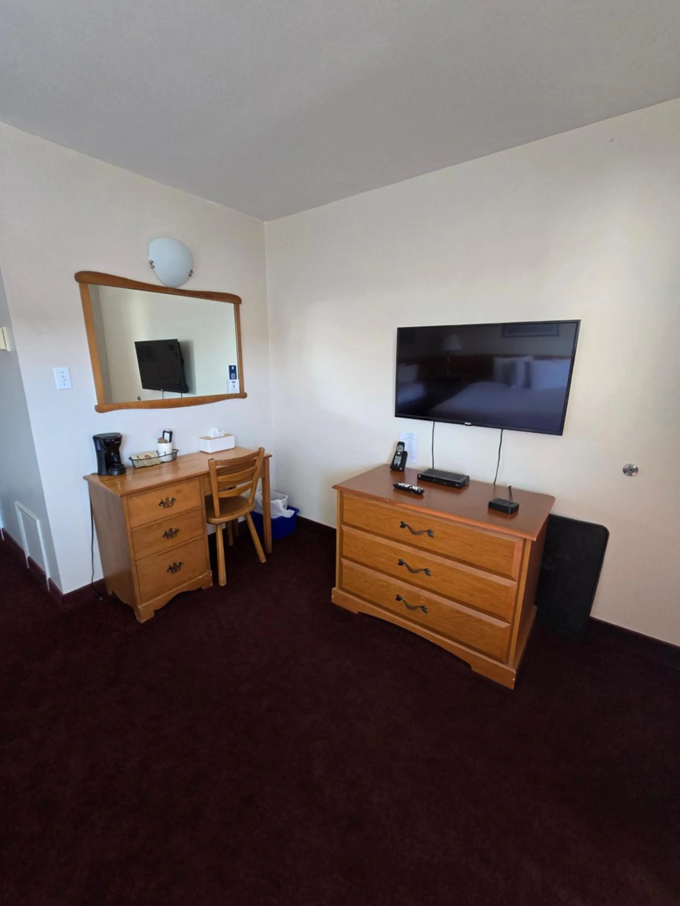 Queen Room with Two Queen Beds - Exterior Access/Non-Smoking in Travelodge by Wyndham Port Elgin