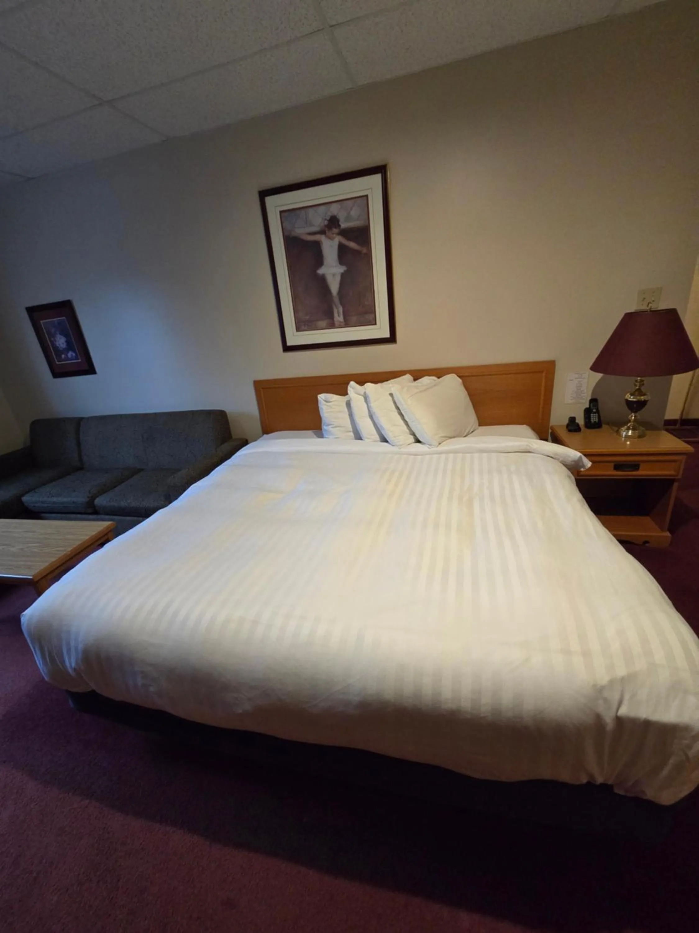 King Room - Hallway Pool Access/Non-Smoking in Travelodge by Wyndham Port Elgin