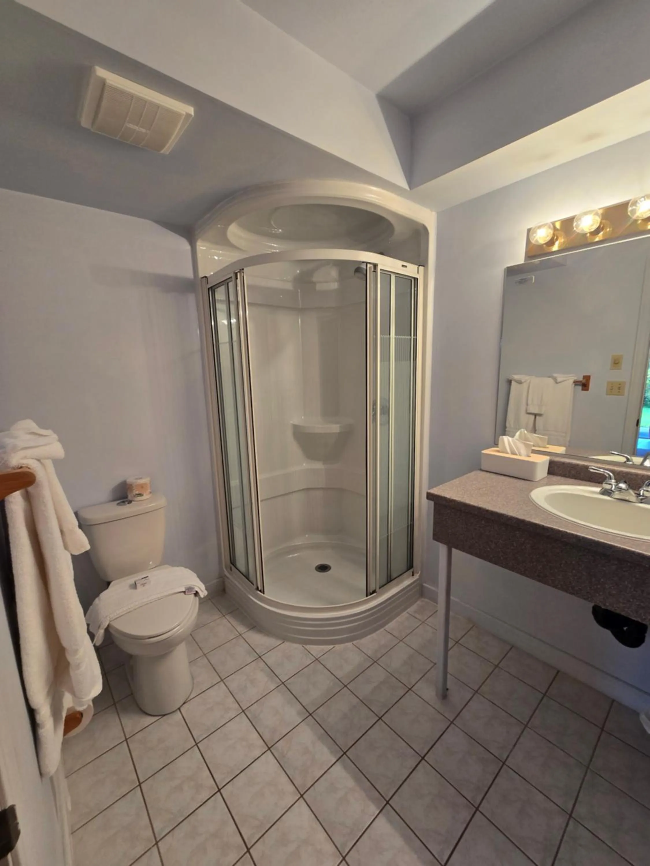 King Room - Interior Access/Non-Smoking in Travelodge by Wyndham Port Elgin