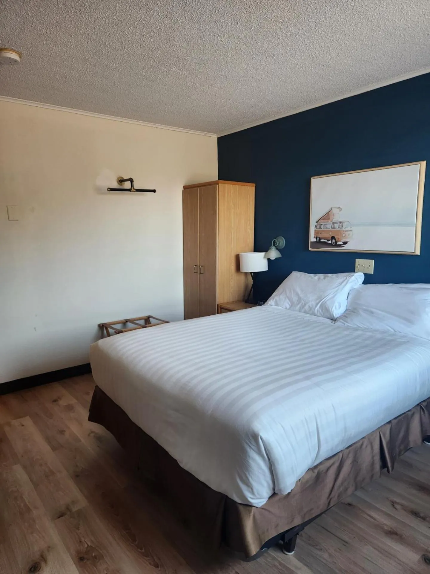 Queen Room with Kitchenette - Drive-Up/Non-Smoking in Travelodge by Wyndham Amherst