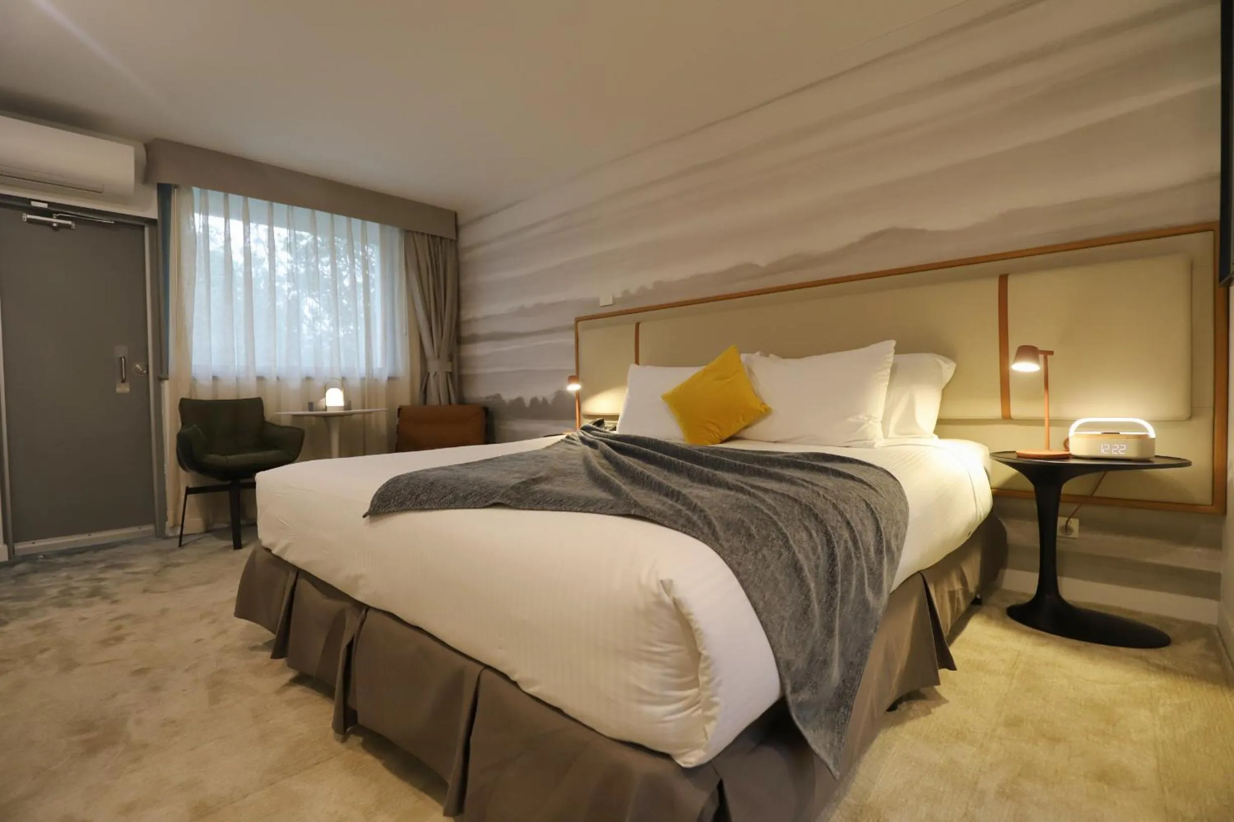 Standard King Room with Balcony in Haven Glebe