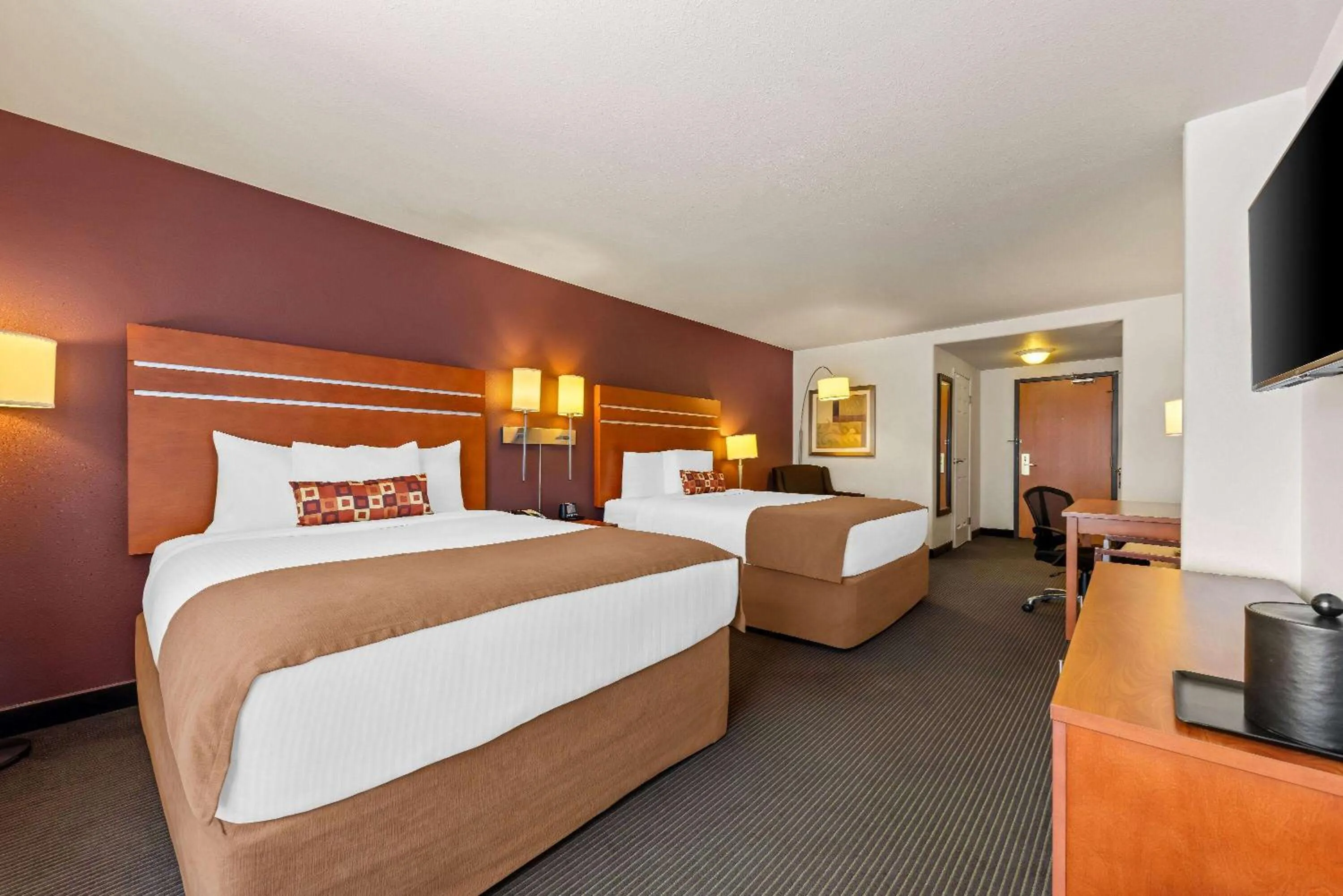 Deluxe, Two Queen Beds, Non Smoking in Wingate by Wyndham Calgary South