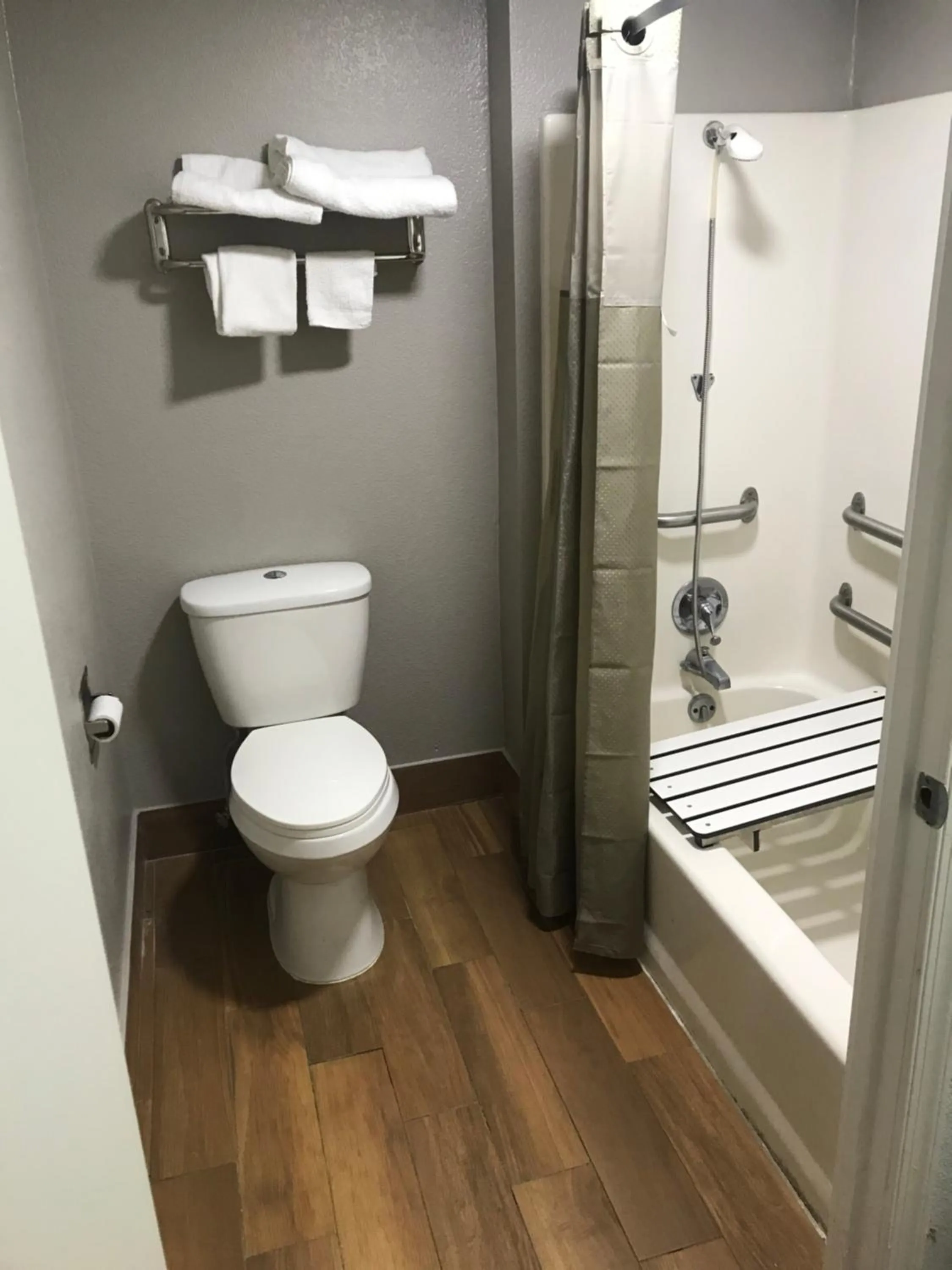 Quadruple Room - Disability Access - Smoking in Motel 6-Troutville, VA