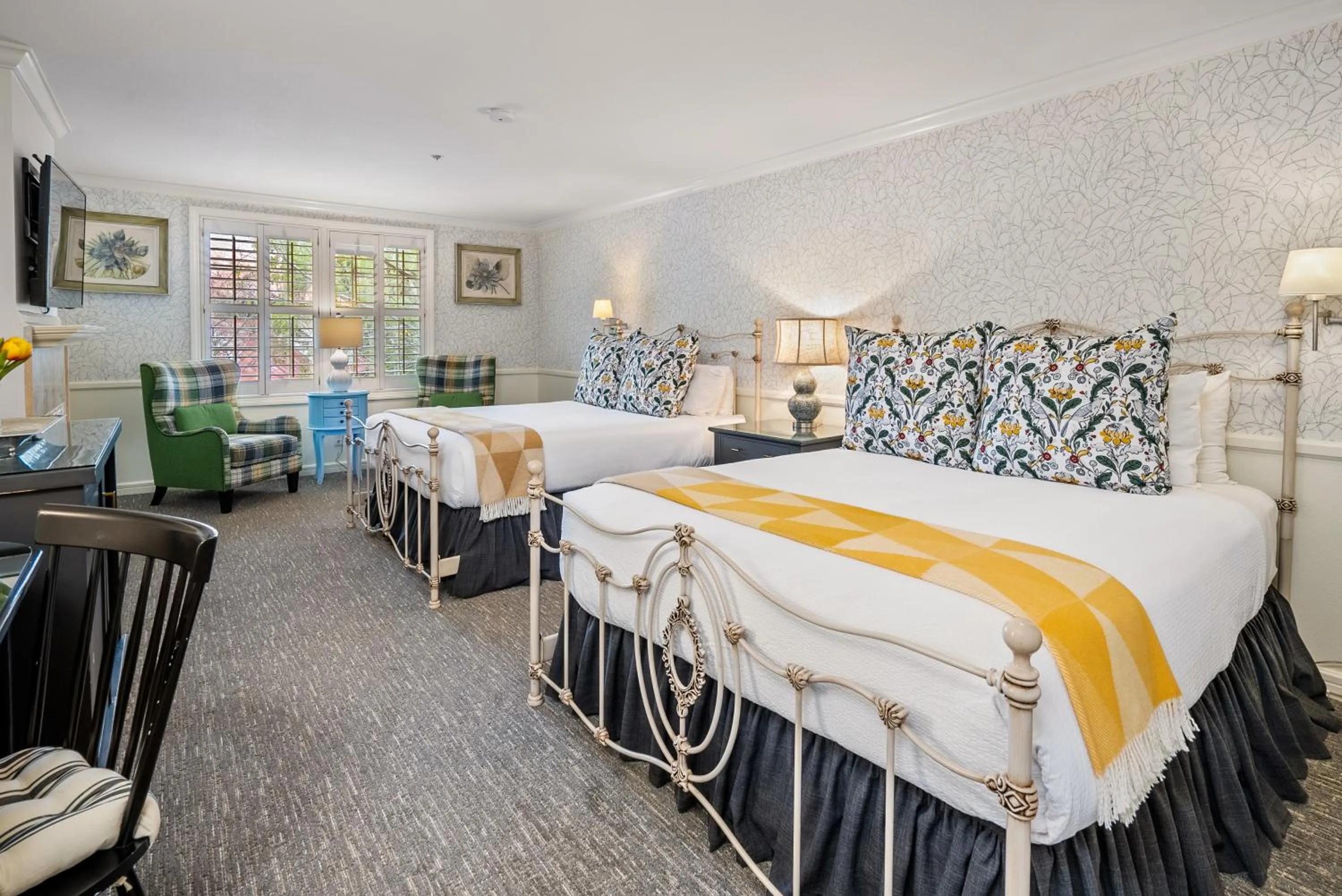 Deluxe Queen Room with Two Queen Beds - Main Inn in Apple Farm Inn