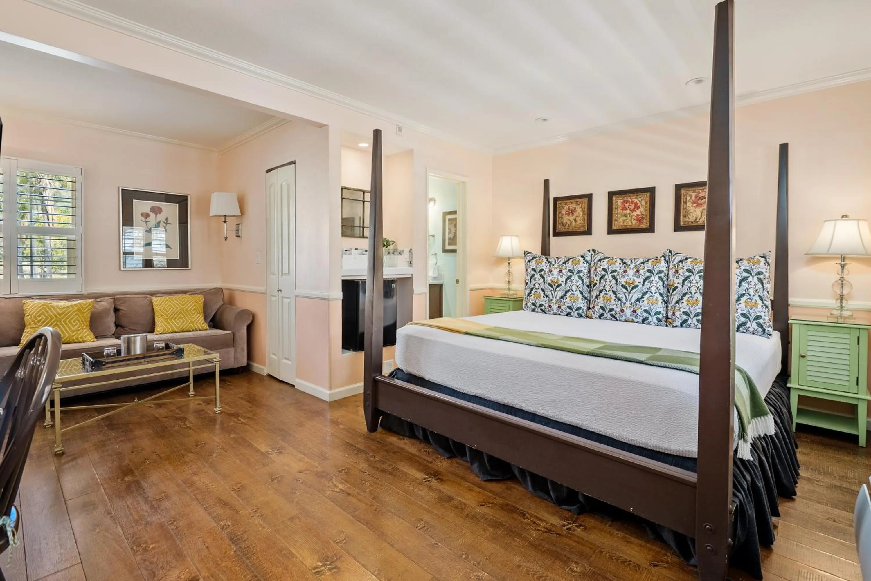 King Room in Apple Farm Inn