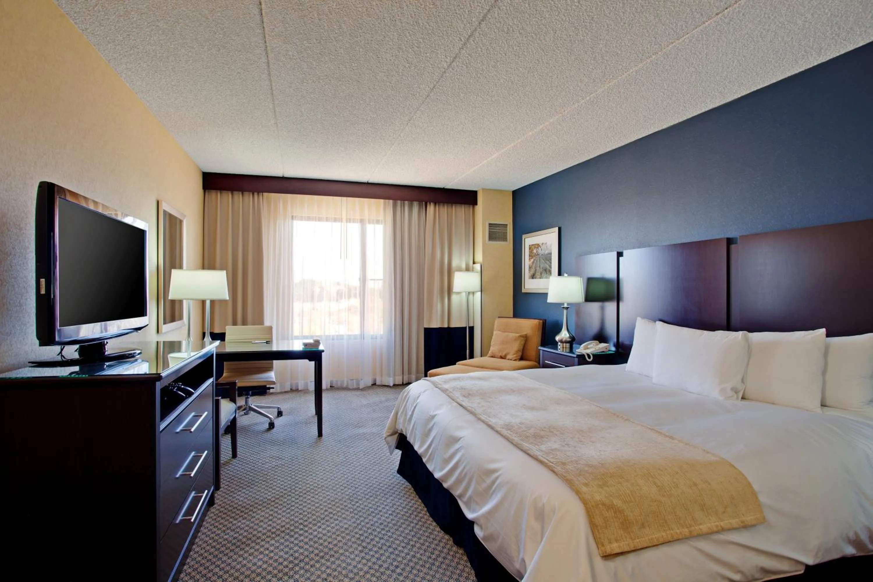 King Room - High Floor/ Non-Smoking in Radisson Hotel Santa Maria