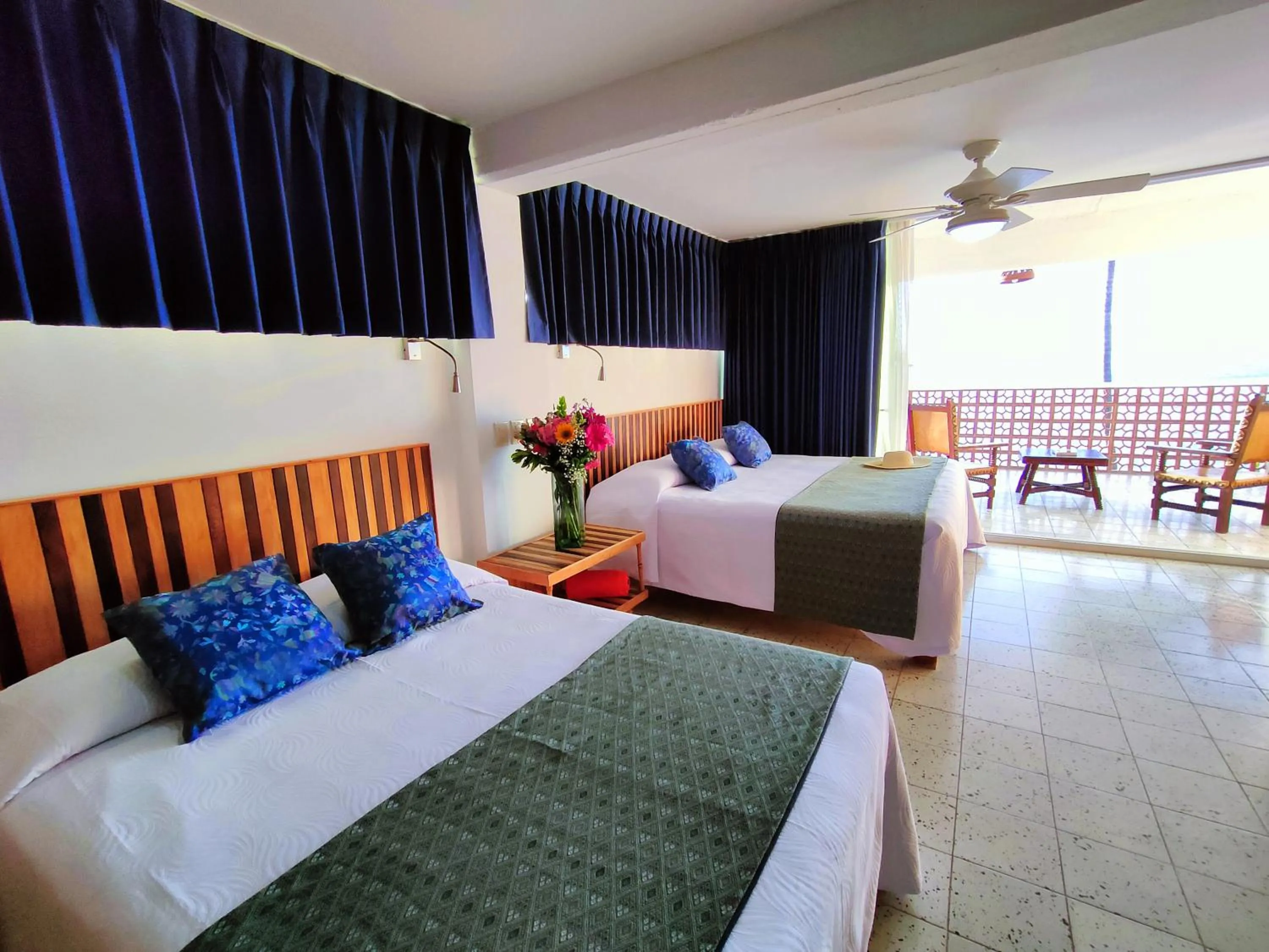 Double Room with Two Double Beds and Ocean View in Hotel Rosita