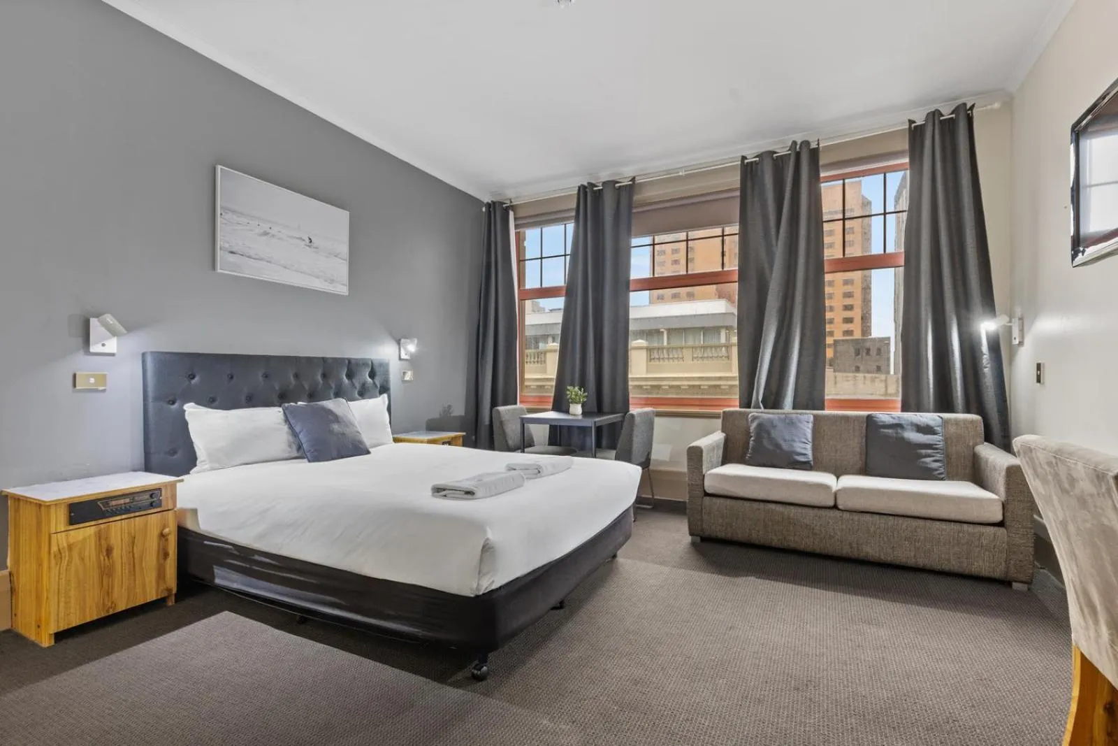 Deluxe Queen Room in Adelaide Paringa
