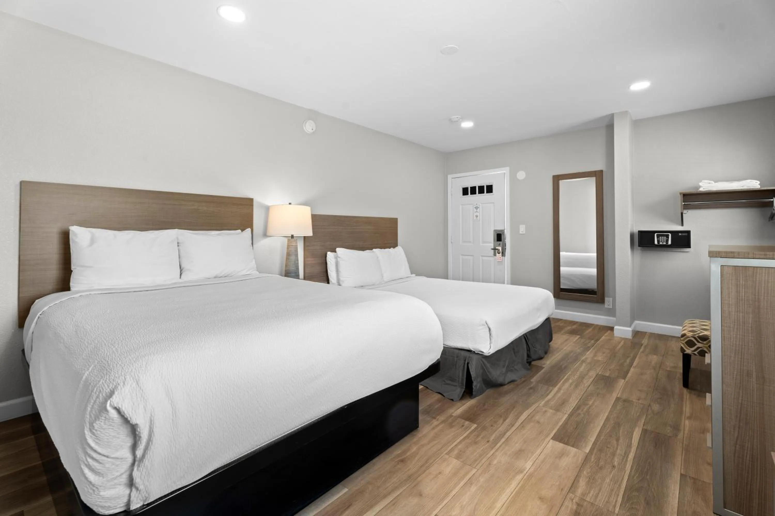 Queen Room with Two Queen Beds in Ocean Park Inn