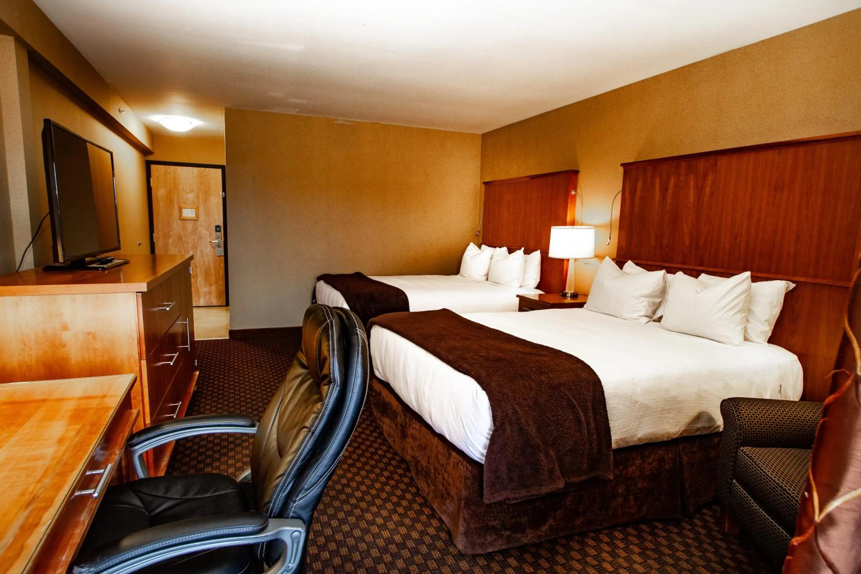 Executive Room with Two Queen Beds in Mirabeau Park Hotel