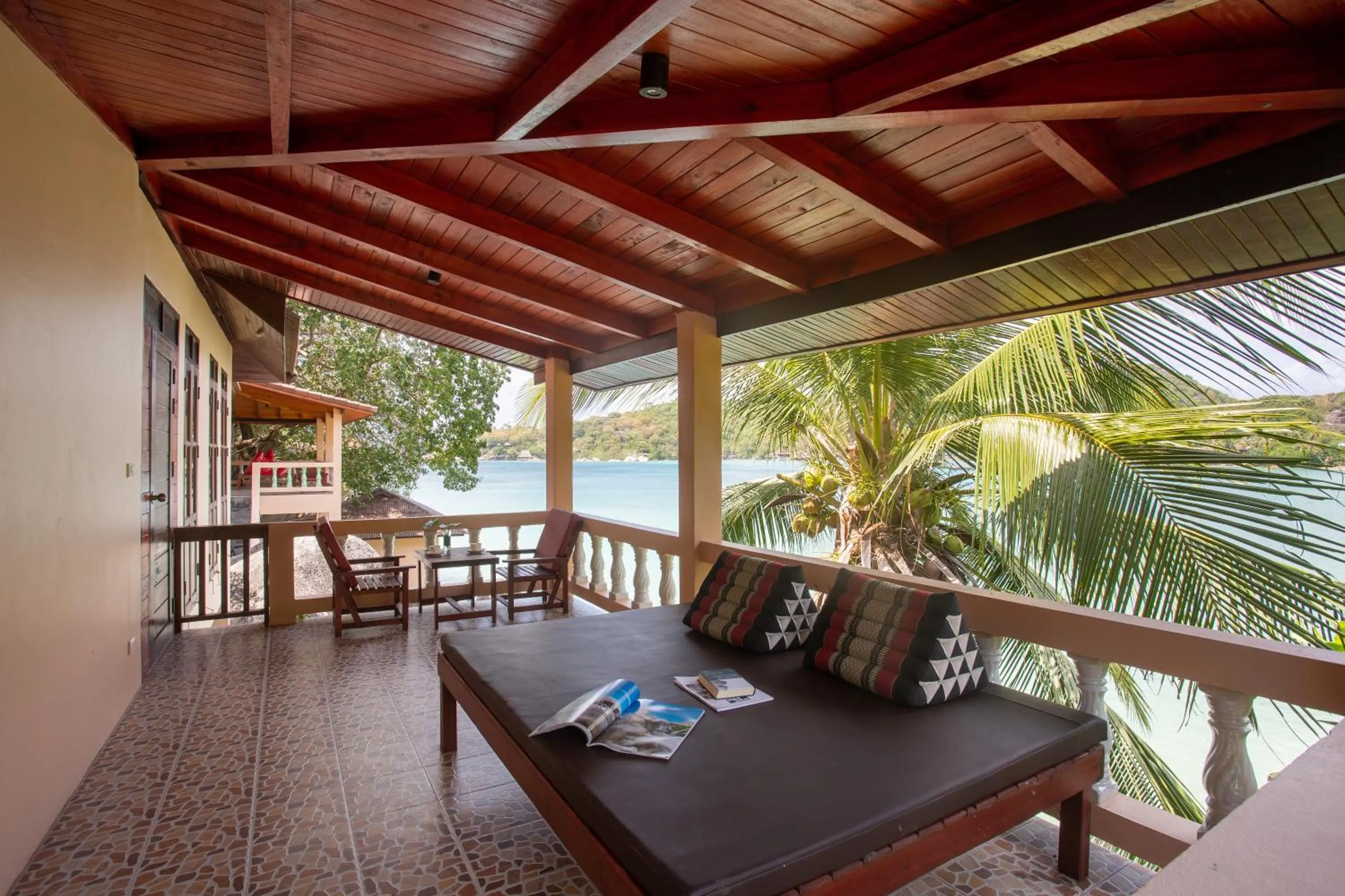 Family Bungalow in Koh Tao Relax Freedom Beach Resort