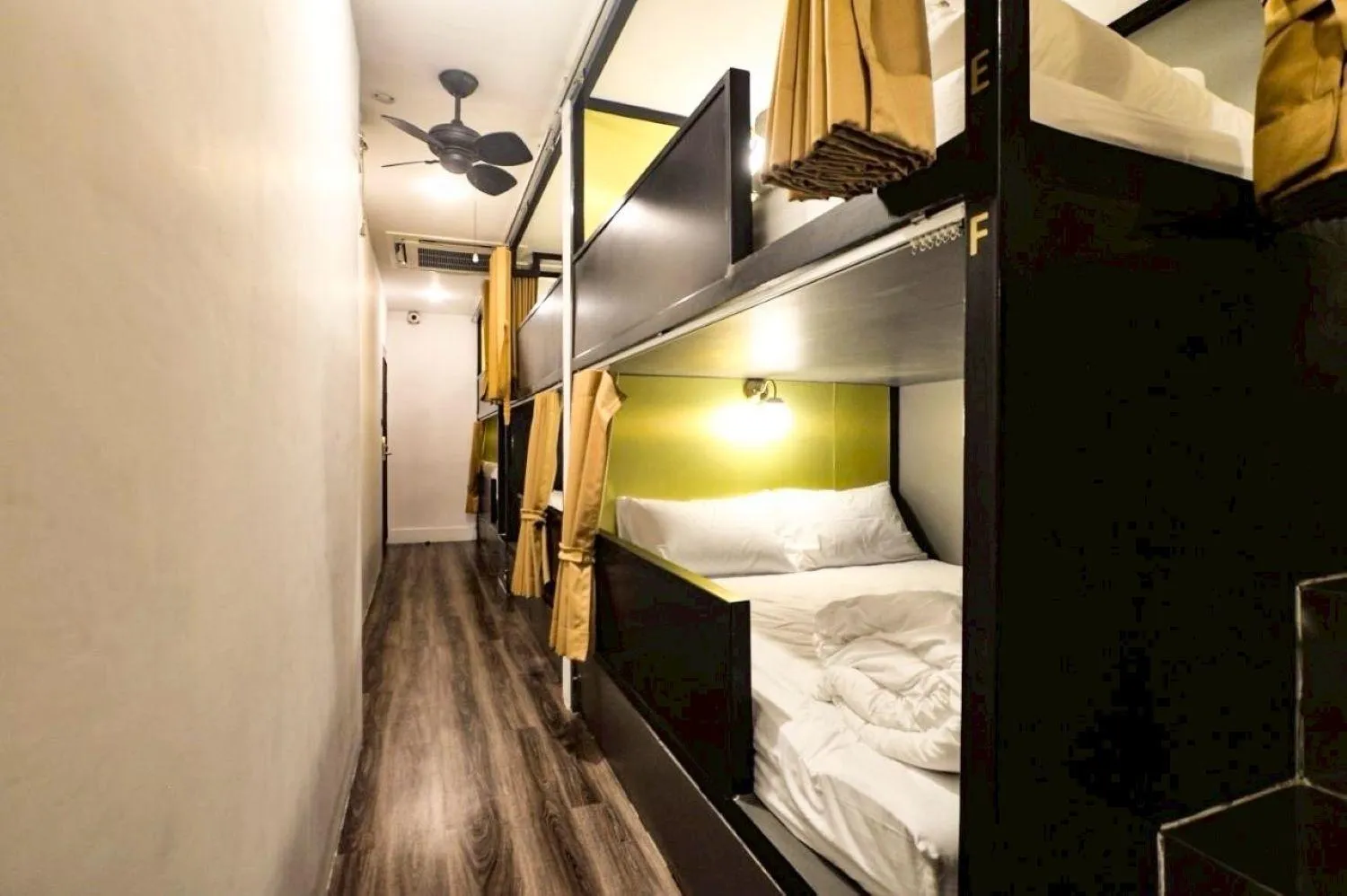 Double Bunk Bed in Mixed Dormitory Room in Four Sisters Homestay