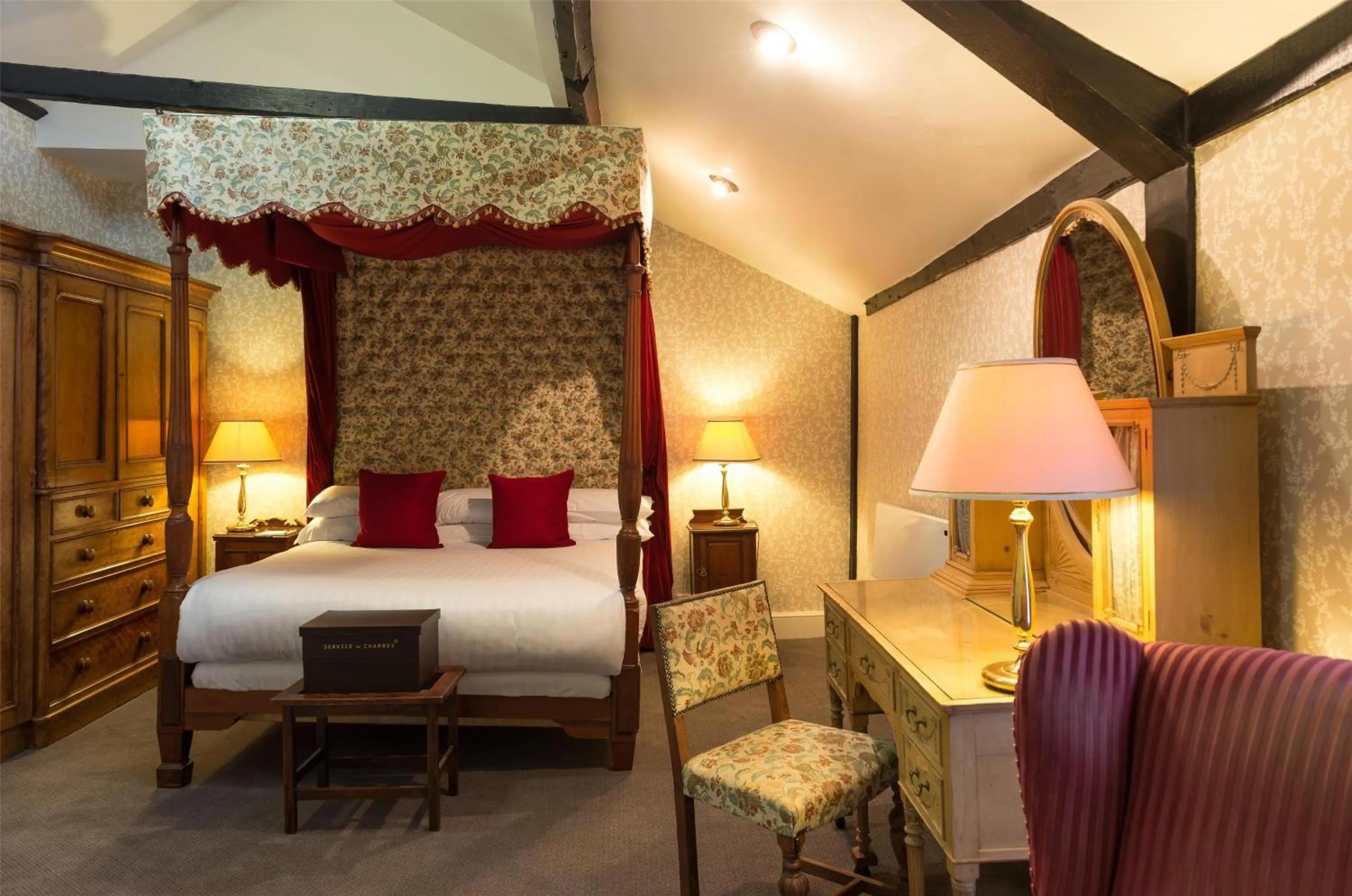 King Suite in Best Western Red Lion Hotel