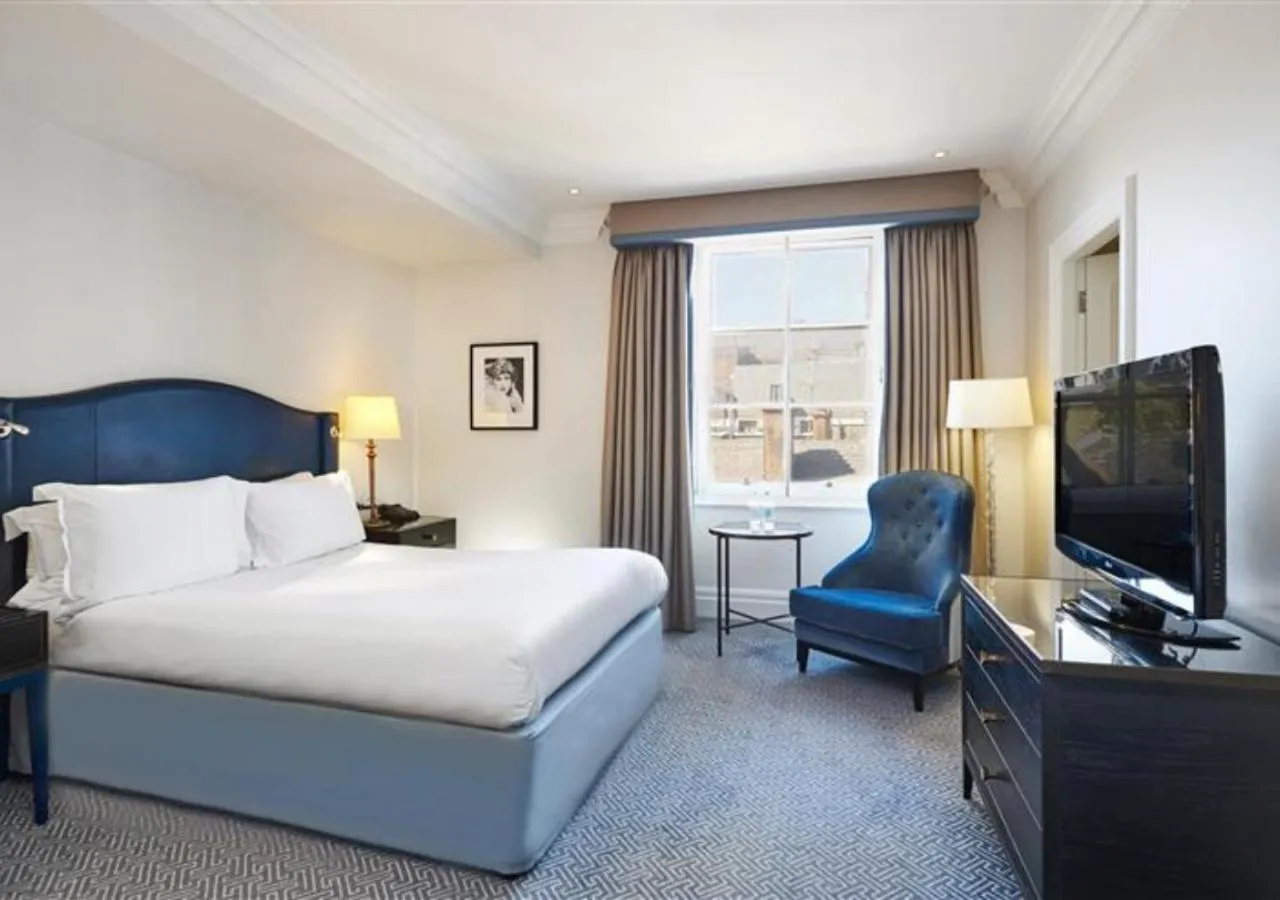 Deluxe Queen Room in The Waldorf Hilton