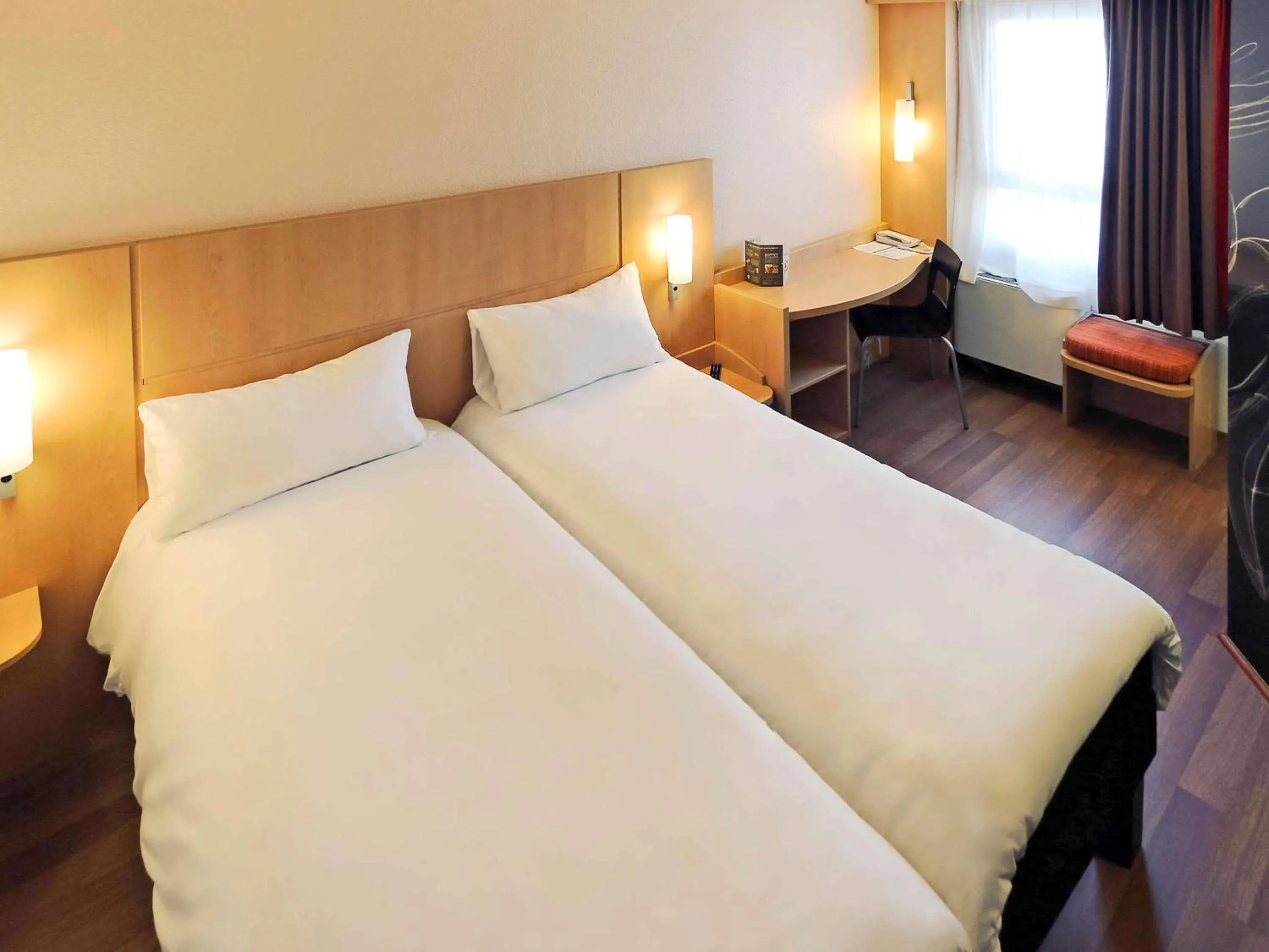 Standard Twin Room in ibis Montpellier Centre Polygone