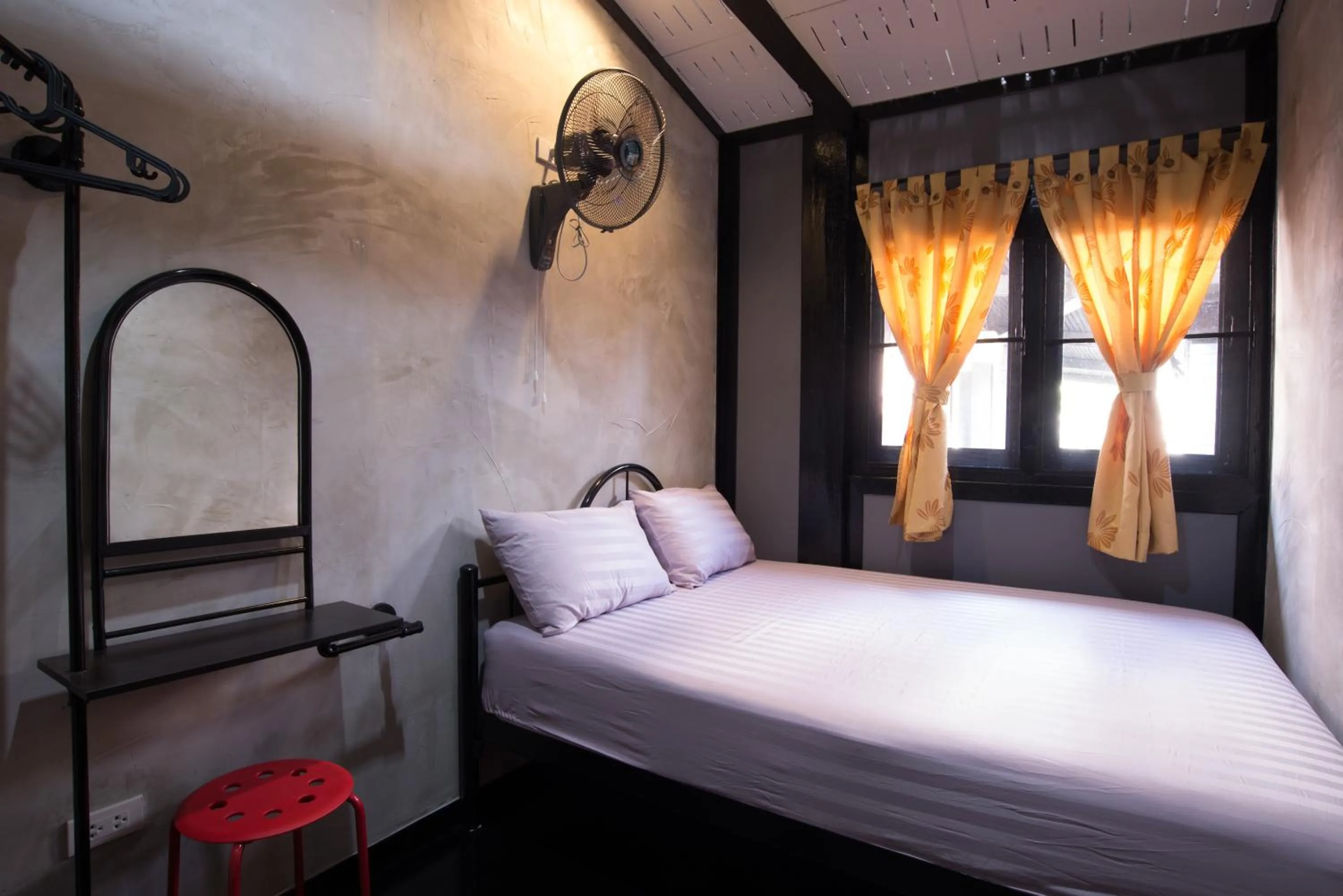 Double Fan Room with Shared Bathroom in Sawatdee Guesthouse the Original