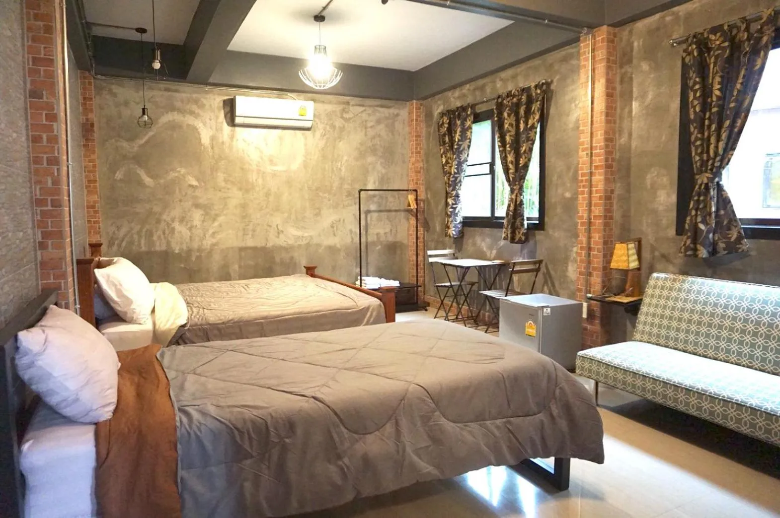 Deluxe King Suite - single occupancy in Sawatdee Guesthouse the Original