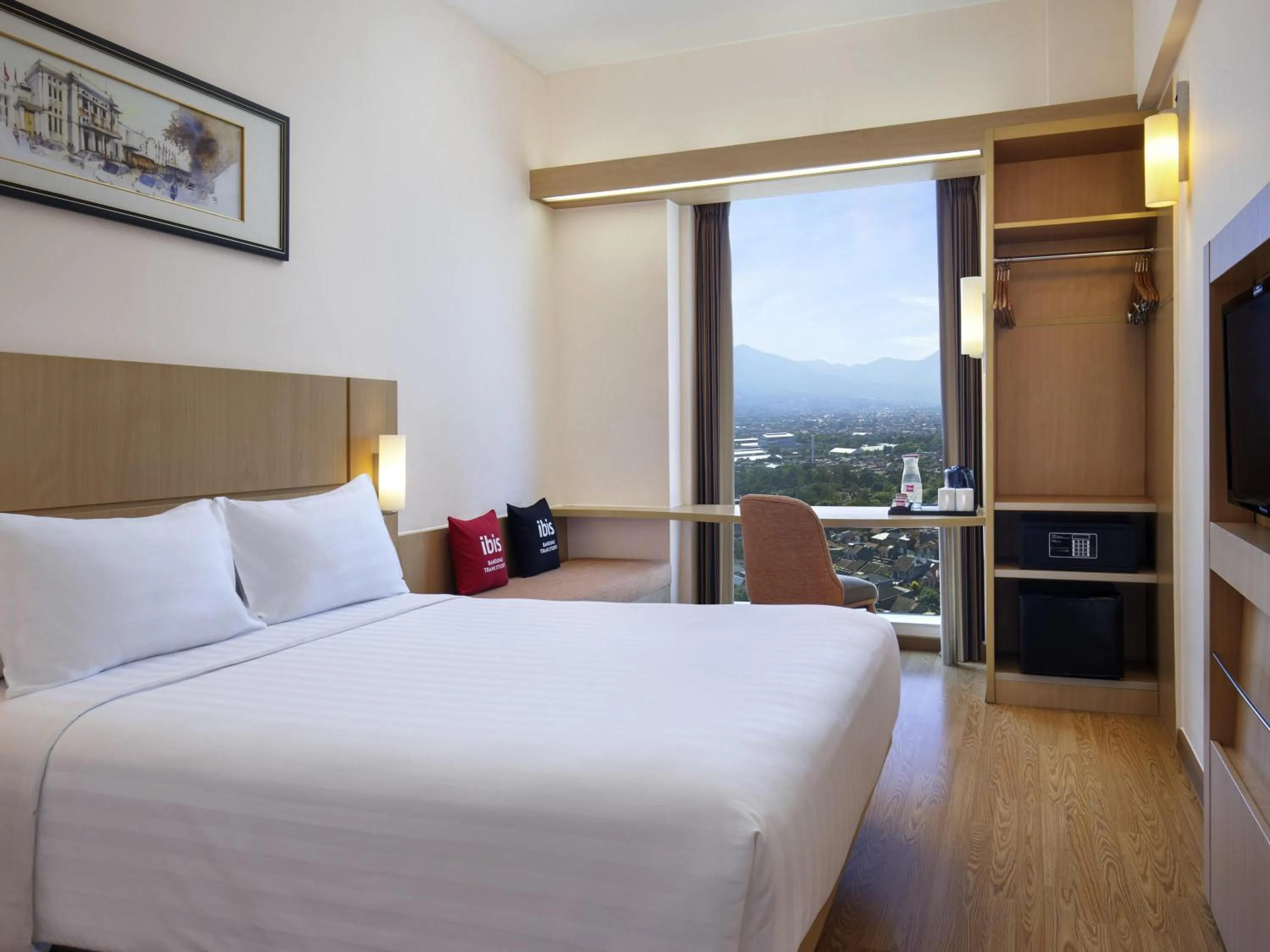 Superior Queen Room in Ibis Bandung Trans Studio