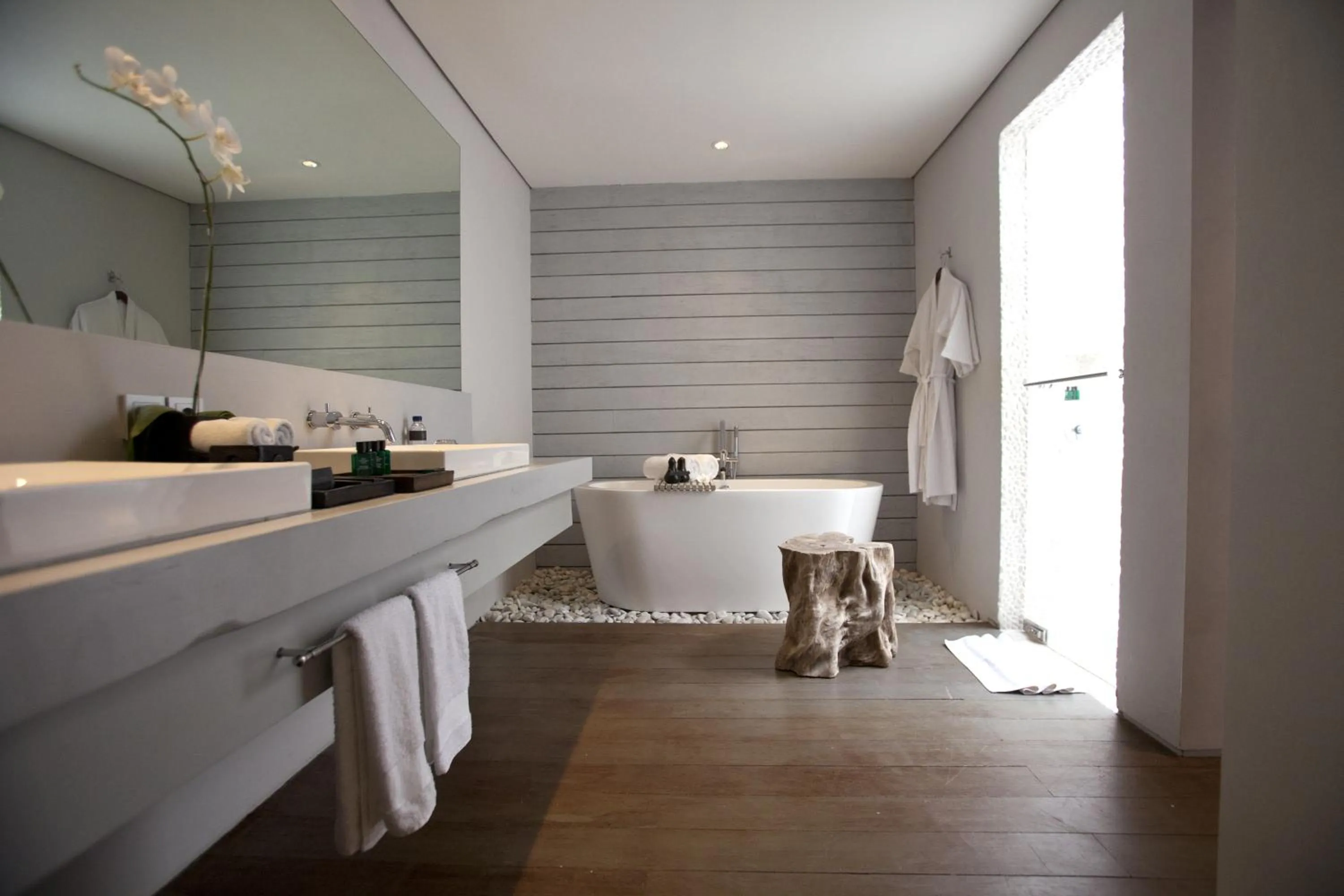 Luxury Ocean View Suite in 5-Star Boutique Hotel The Lombok Lodge