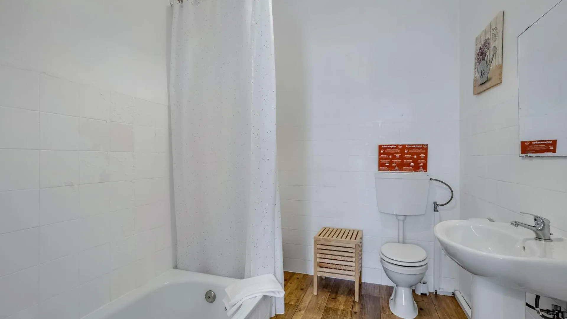 Triple Room in Hostel Casa d'Alagoa