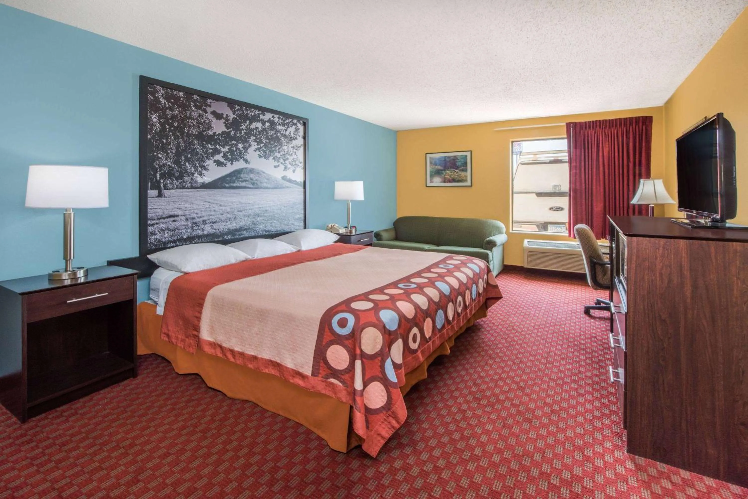 King Room - Disability Access - Non-Smoking in Super 8 by Wyndham Troy IL/St. Louis Area