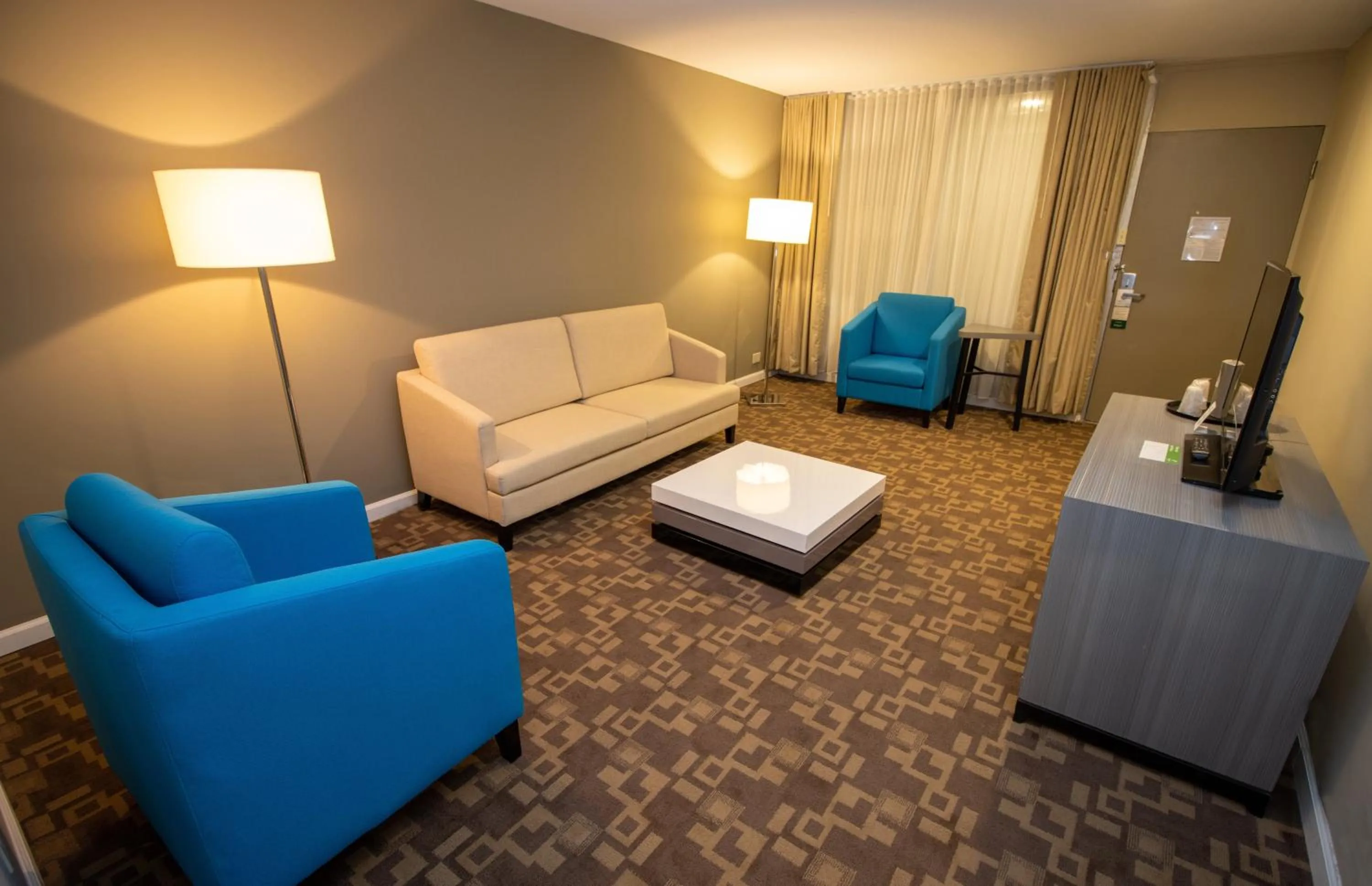Suite with Mobility Accessible Tub - Non-Smoking in Holiday Inn Scranton East - Dunmore by IHG
