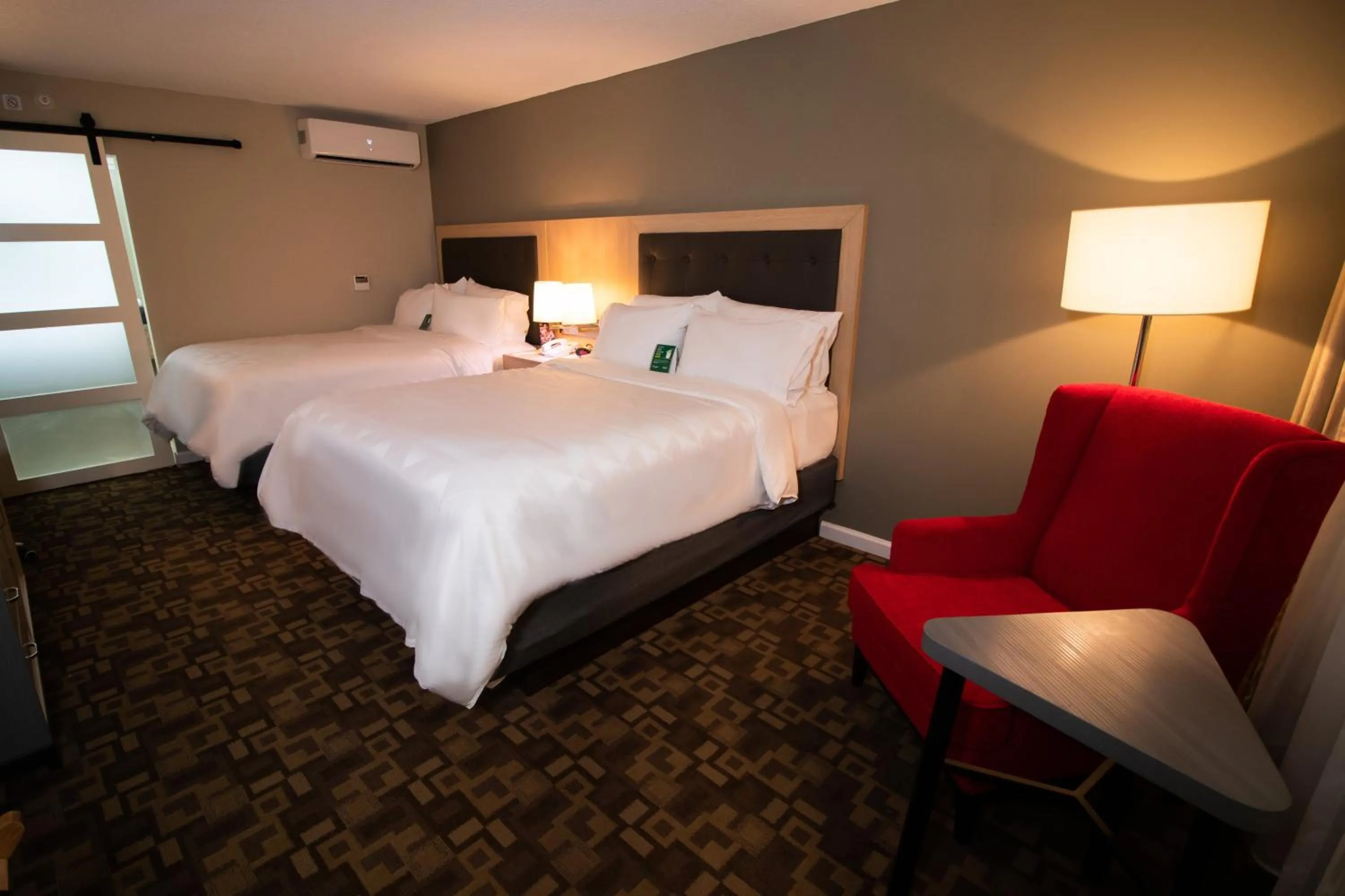 Standard Queen Room with Two Queen Beds in Holiday Inn Scranton East - Dunmore by IHG
