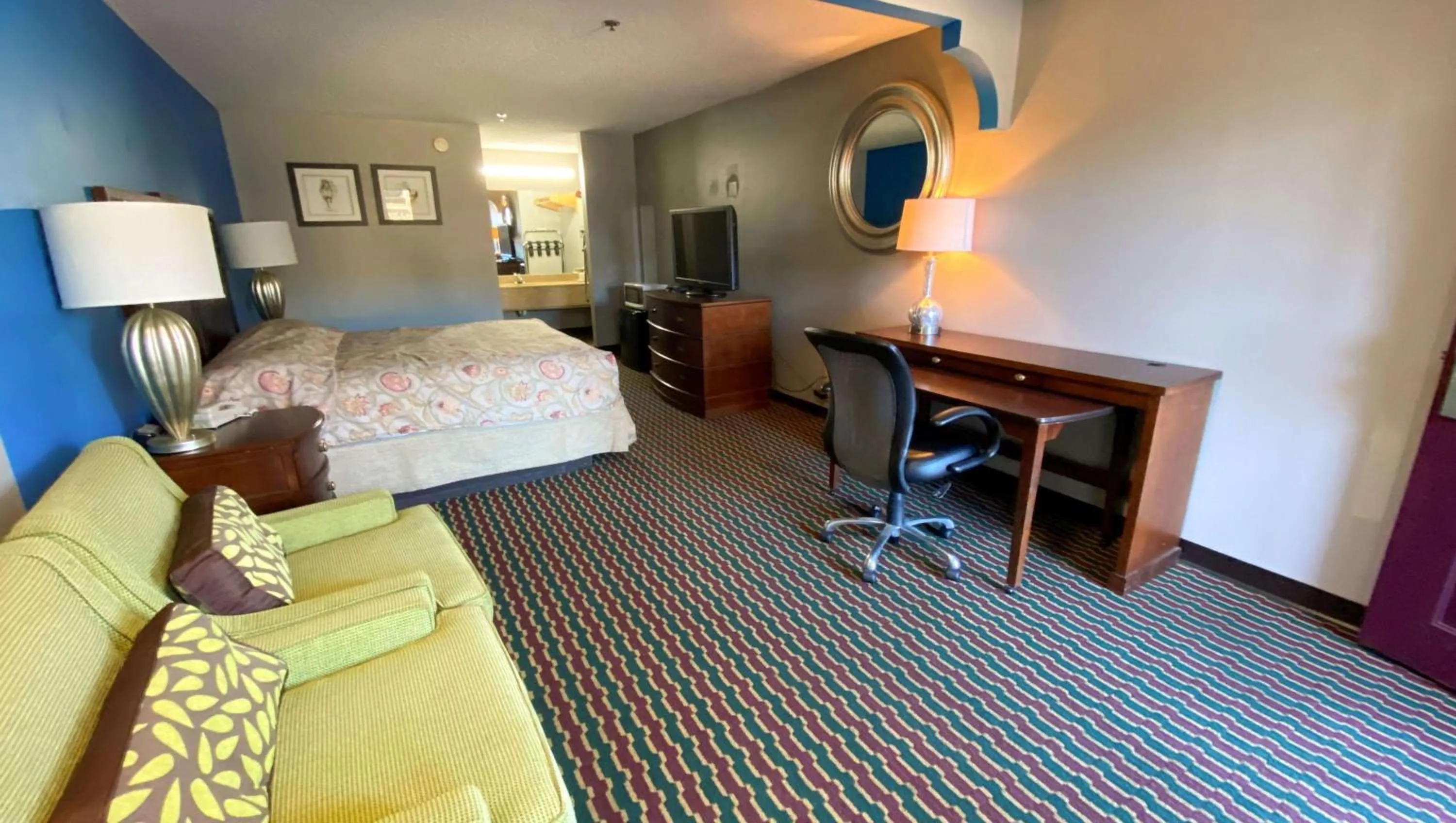 Standard King Room in Magnuson Hotel Marietta