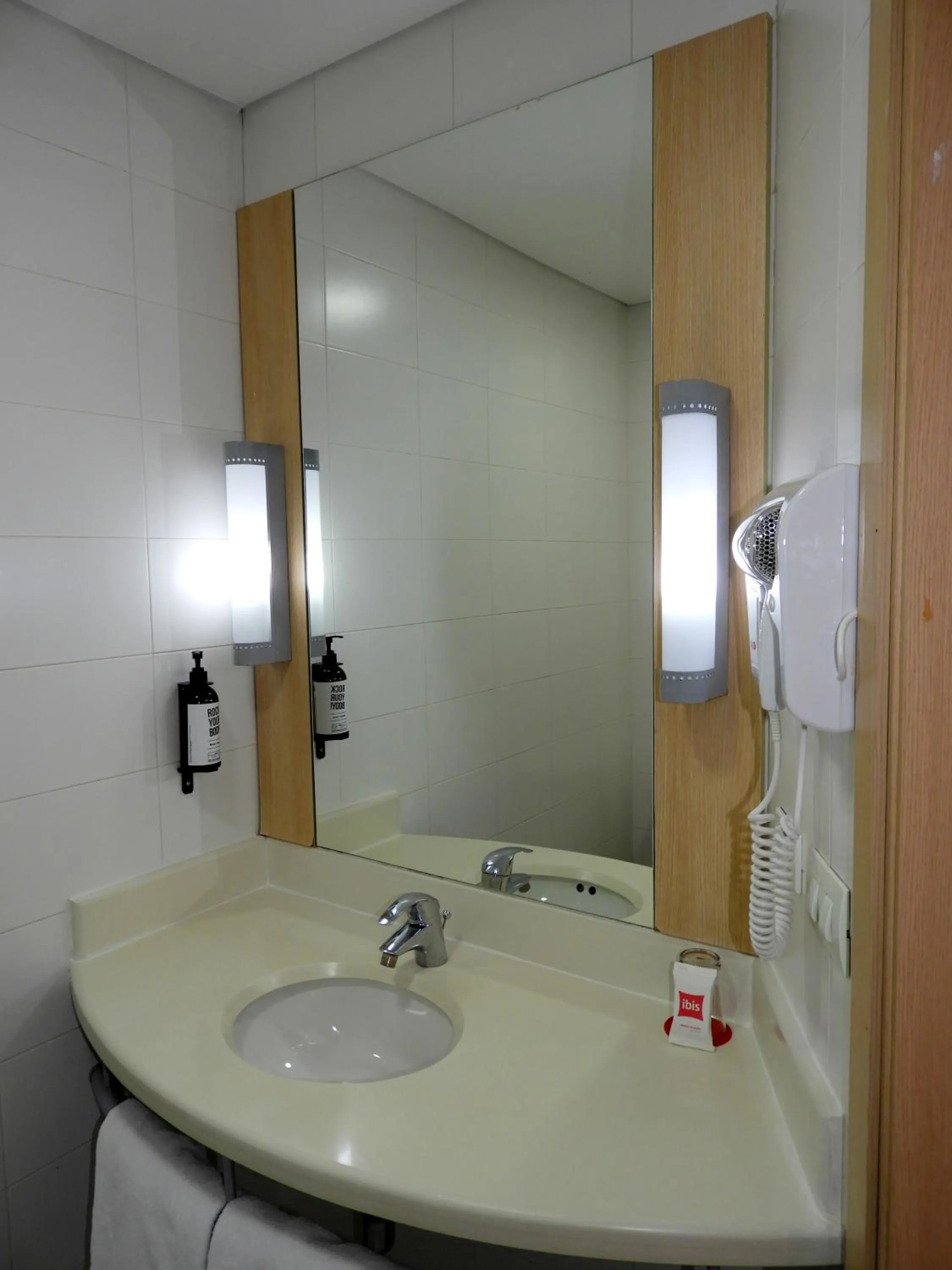 Standard Double Room in ibis Bogota Museo