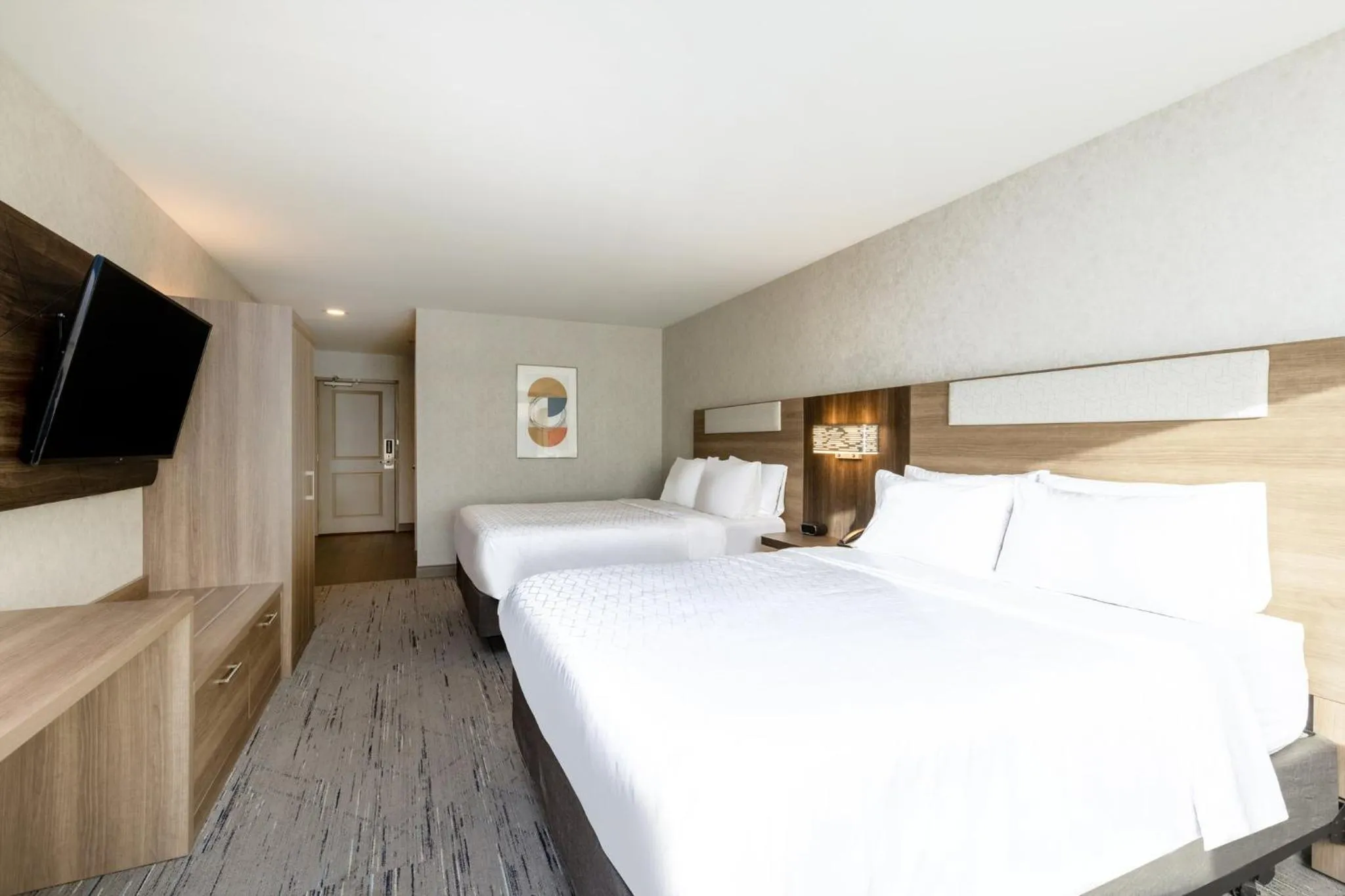 Standard Queen Room with Two Queen Beds and Mobility Accessible Tub in Holiday Inn Express and Suites Missoula by IHG