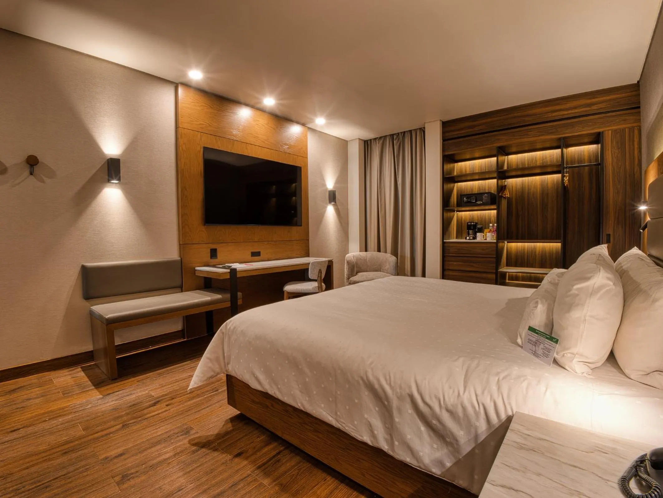 Superior King Room in Victoria Ejecutivo