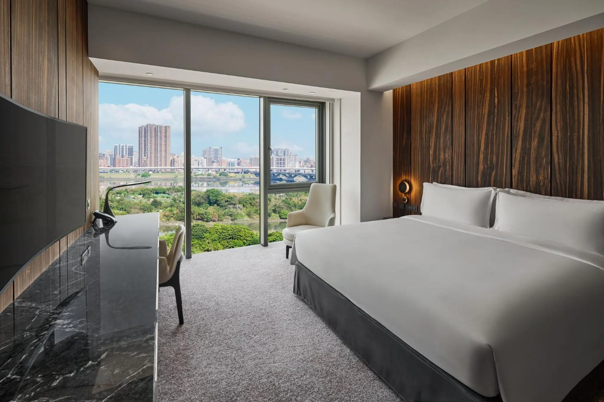 King Studio with River View in Suz & Catorze Taipei, a Tribute Portfolio Hotel