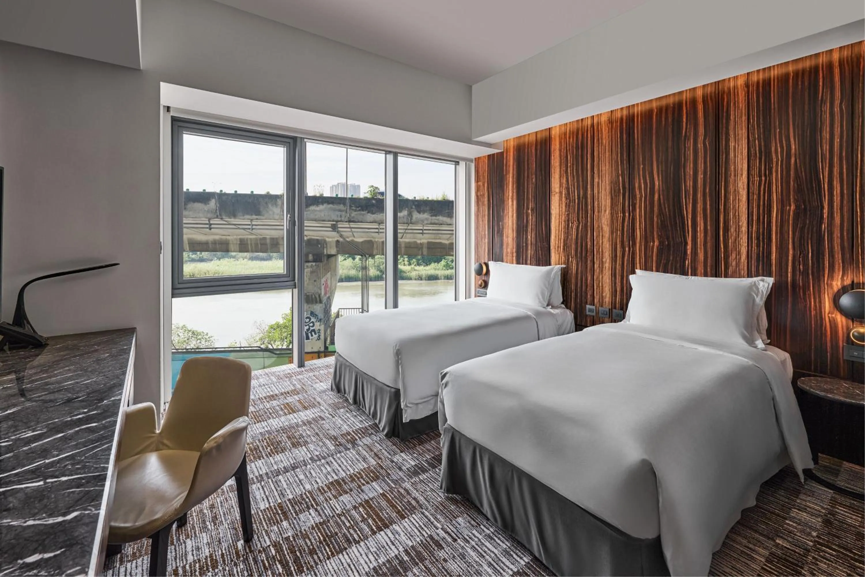 Twin Room with Partial River View in Suz & Catorze Taipei, a Tribute Portfolio Hotel