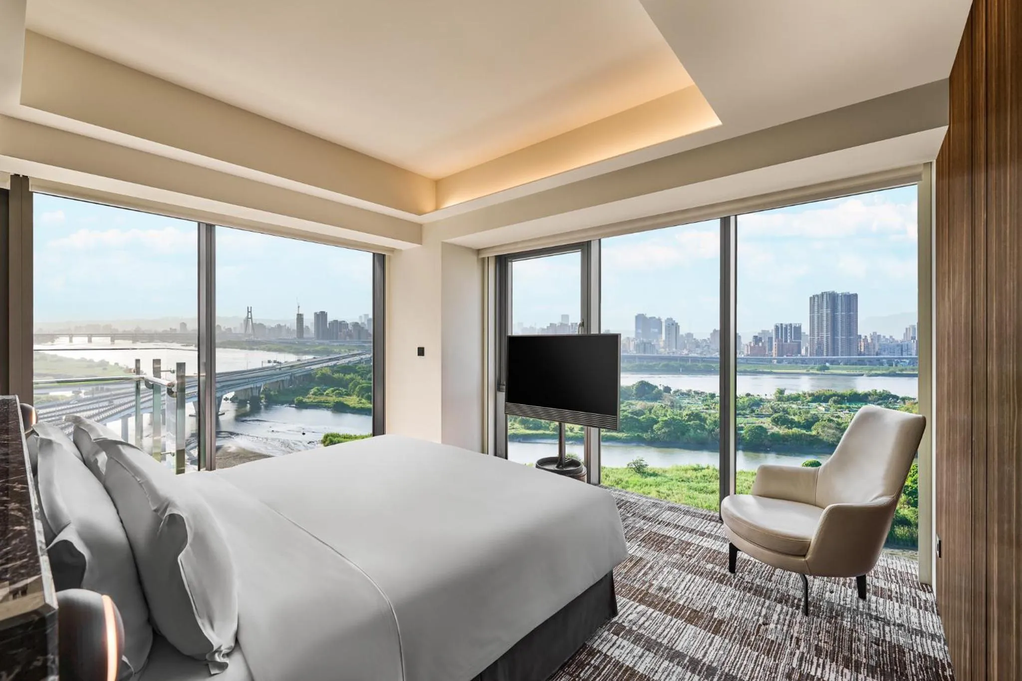 Corner King Studio with River View in Suz & Catorze Taipei, a Tribute Portfolio Hotel
