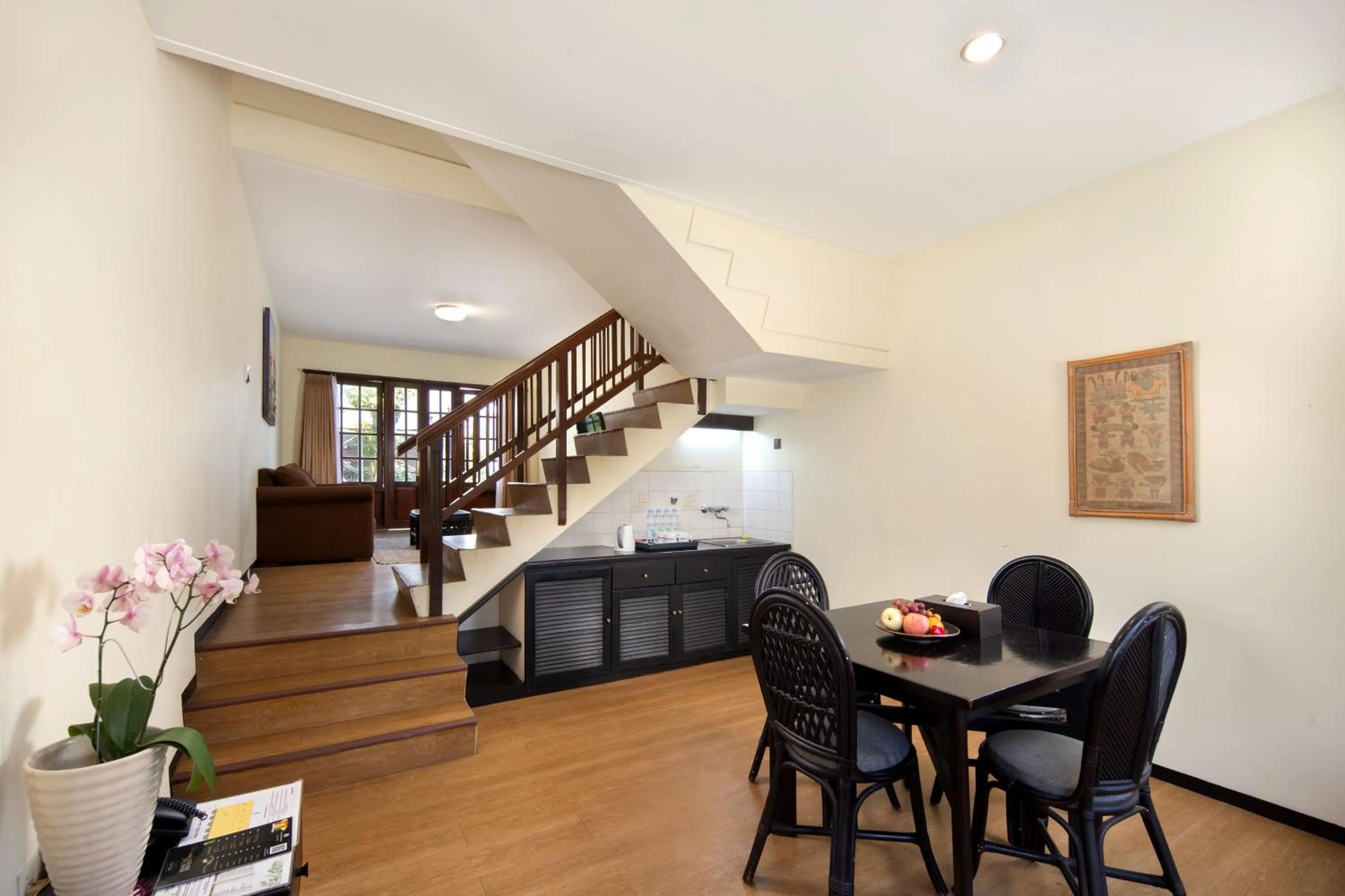 Dendro White Two-Bedroom Apartment in Royal Hotel and Villa Batu