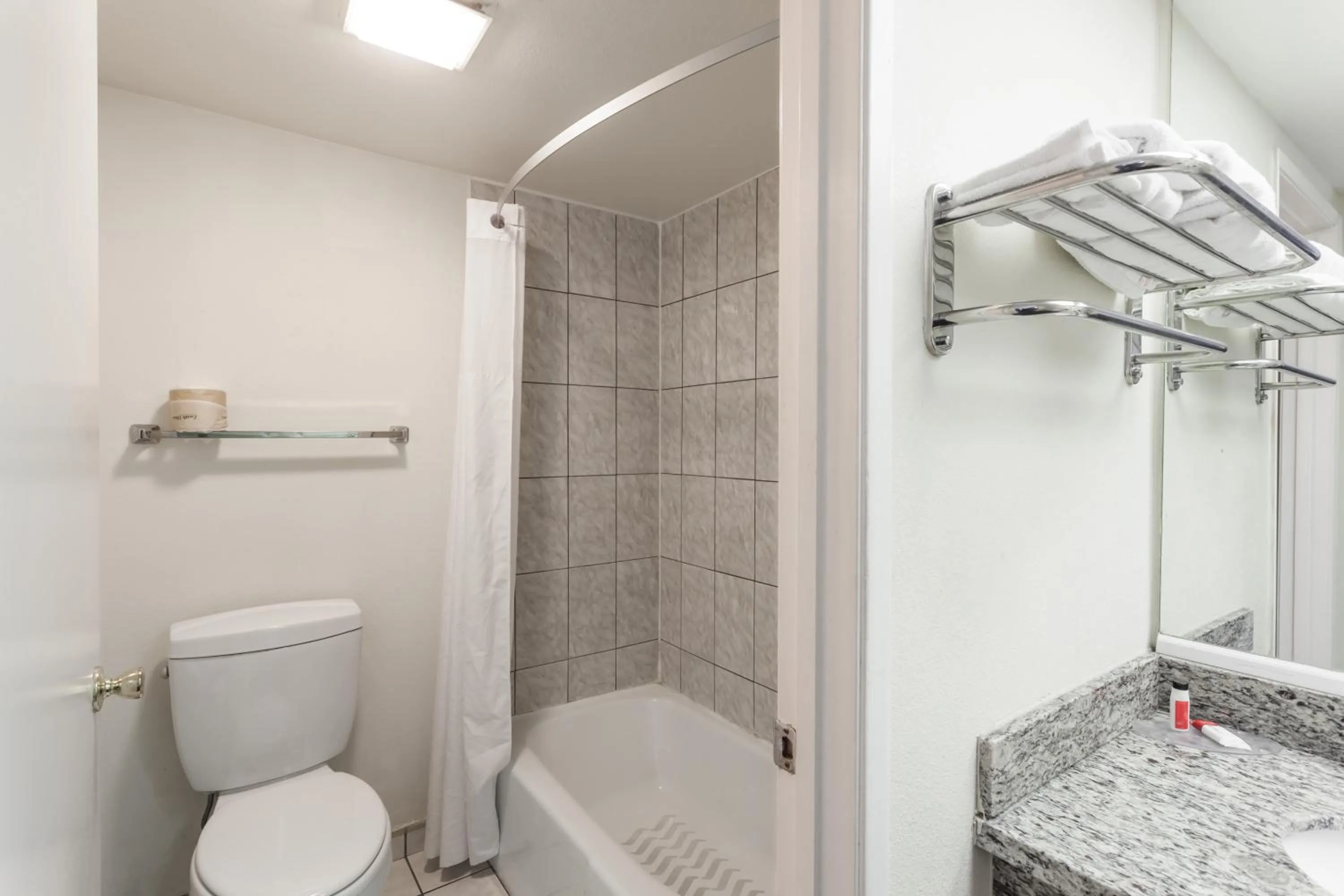 Standard King Room - Smoking in Howard Johnson by Wyndham Norco