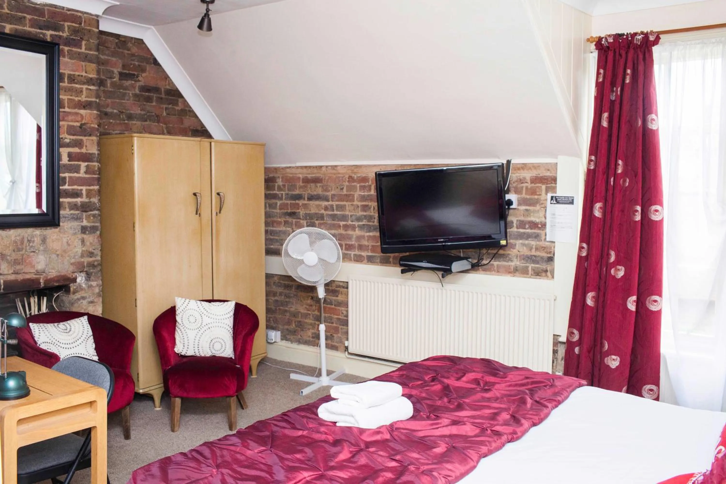 Superior Twin Room in The Castle Inn Hotel Bramber