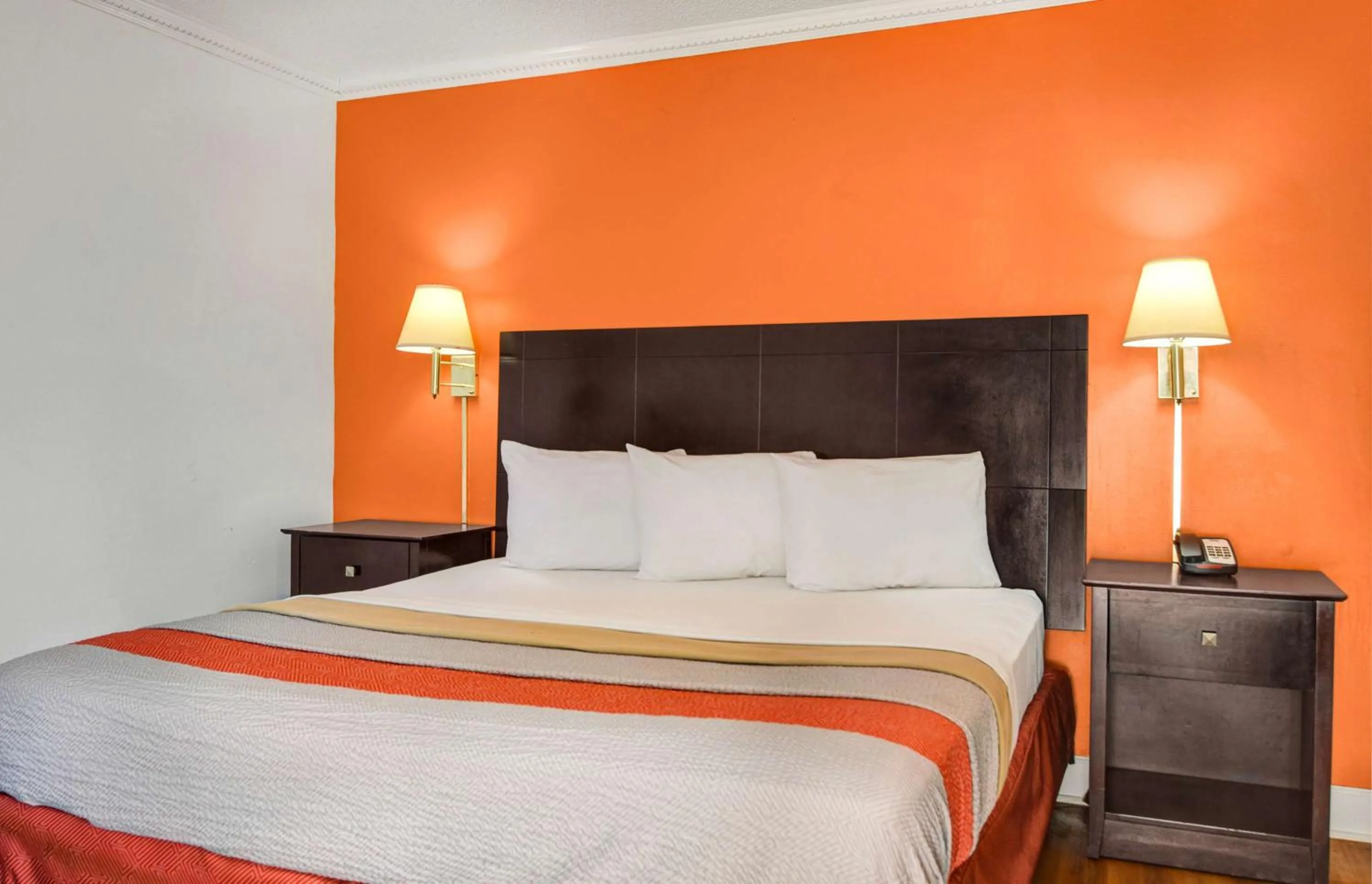 King Room - Non-Smoking in Motel 6-Americus, GA