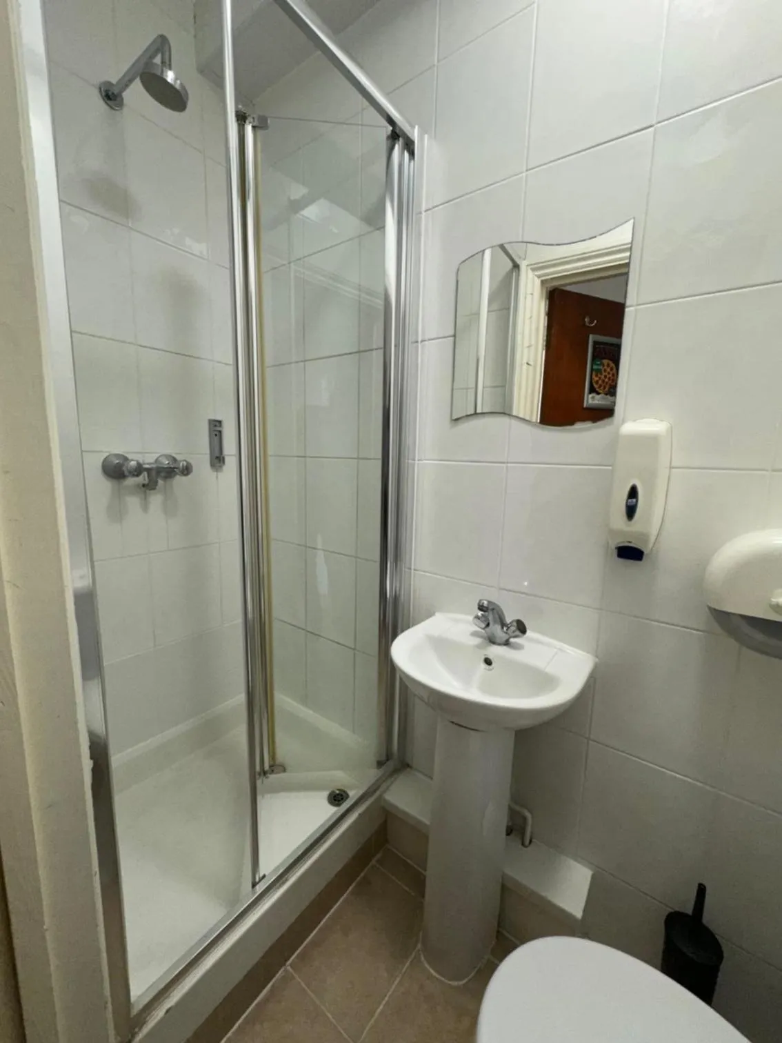 Twin Room with Shared Bathroom in Bridge Park Hotel