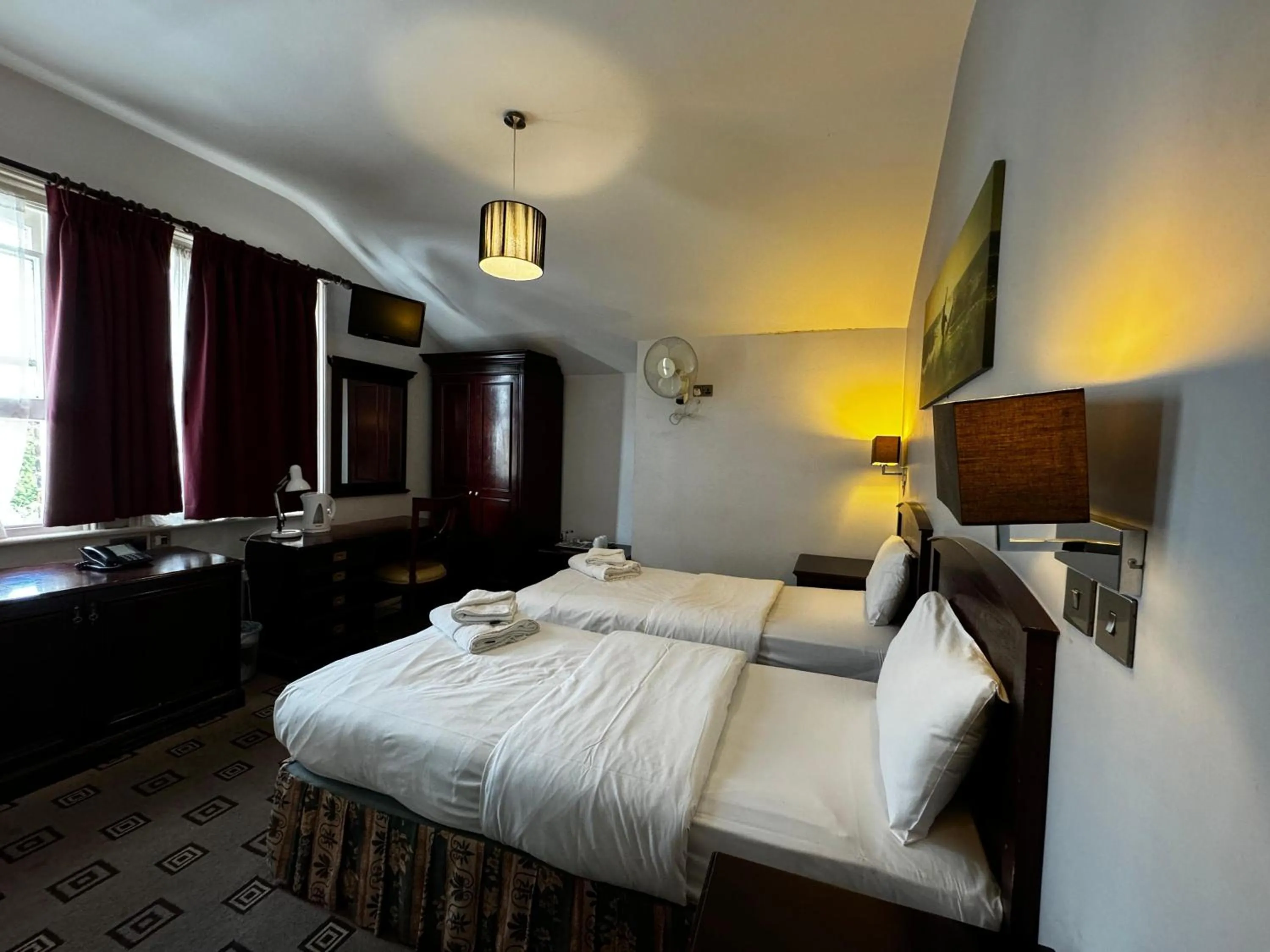 Twin Room en suite in Bridge Park Hotel